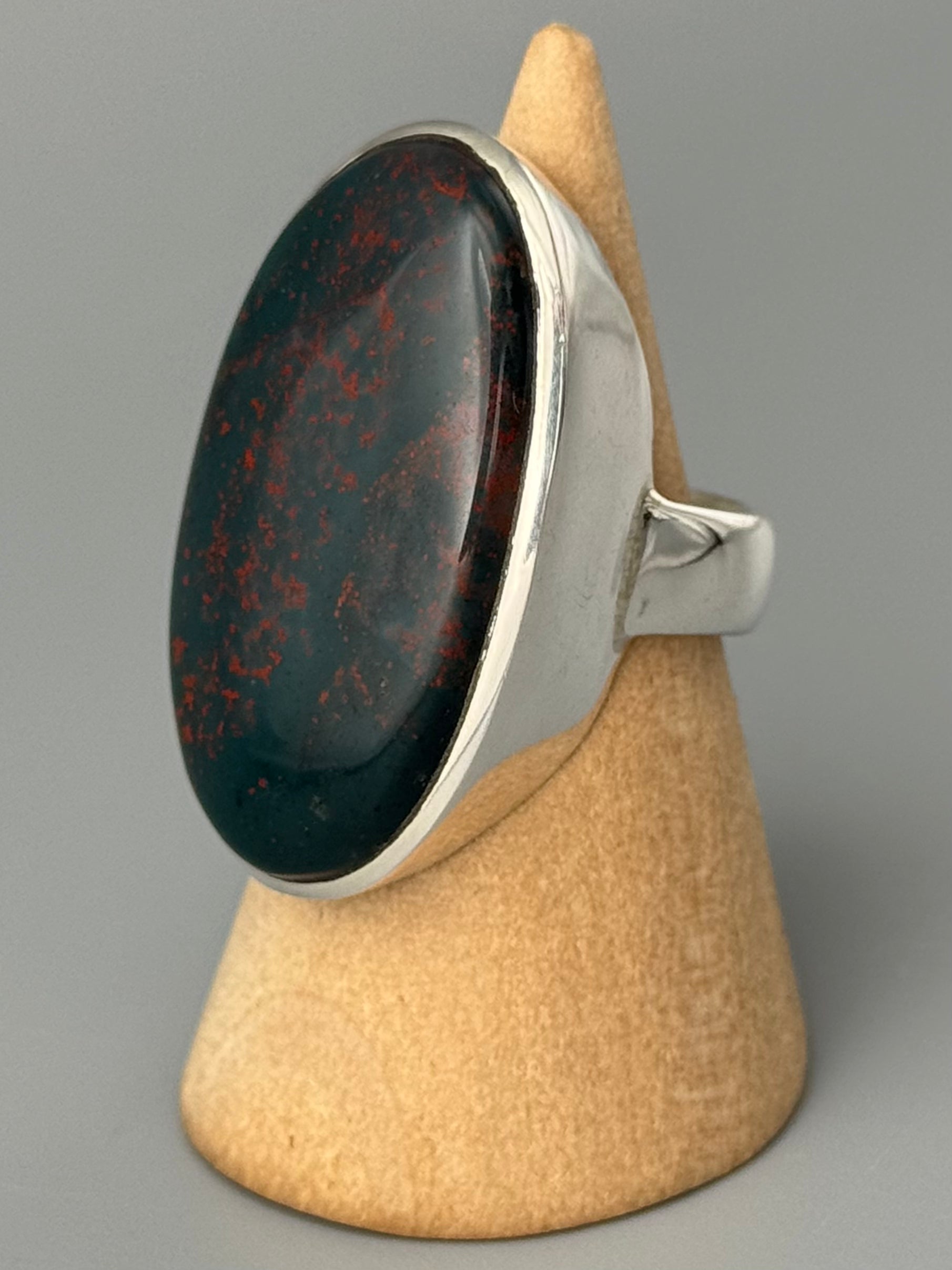 •BLOODSTONE - OVAL • sterling silver ring (size 8)
