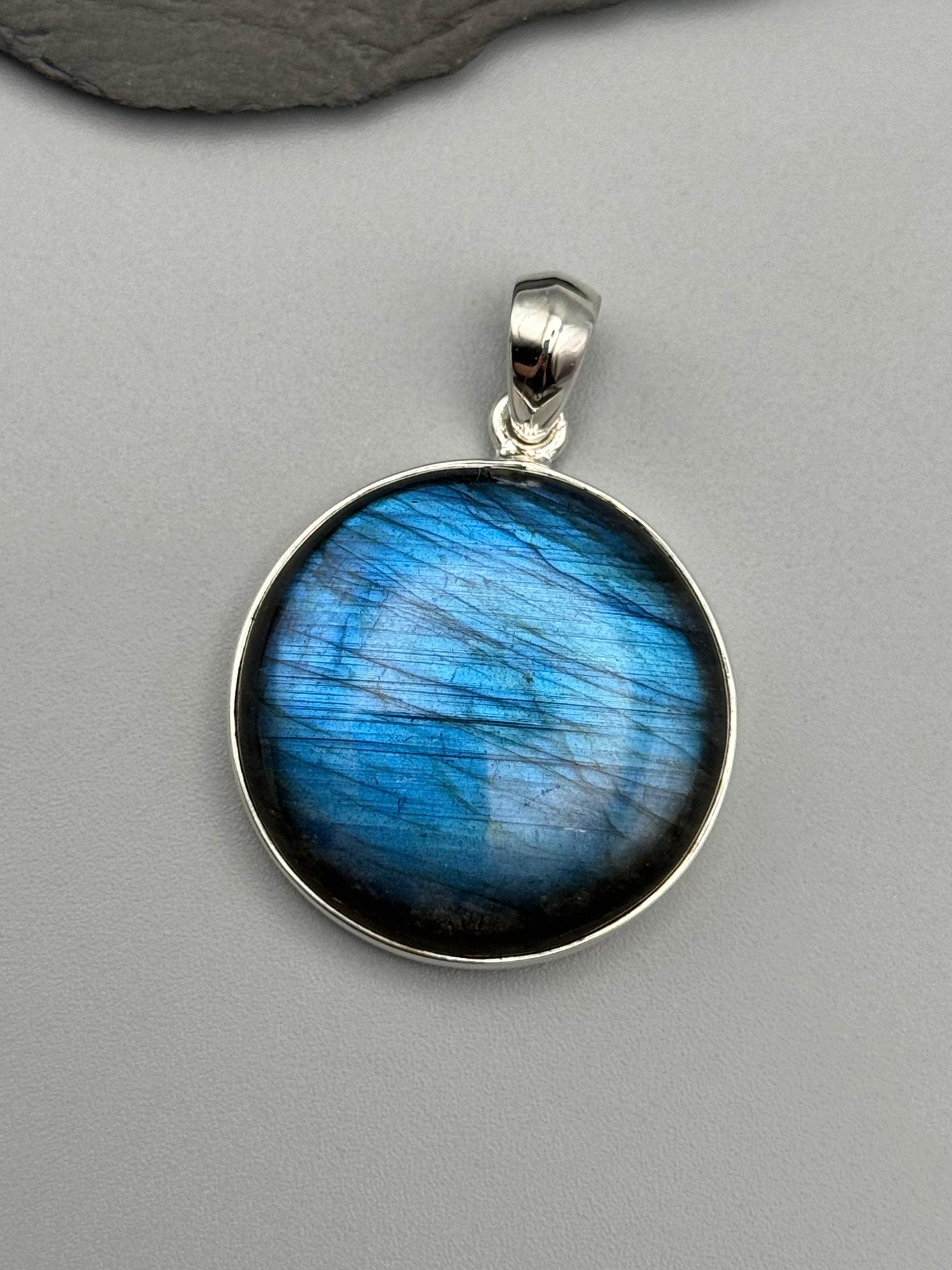 •LABRADORITE - ROUND• sterling silver pendant