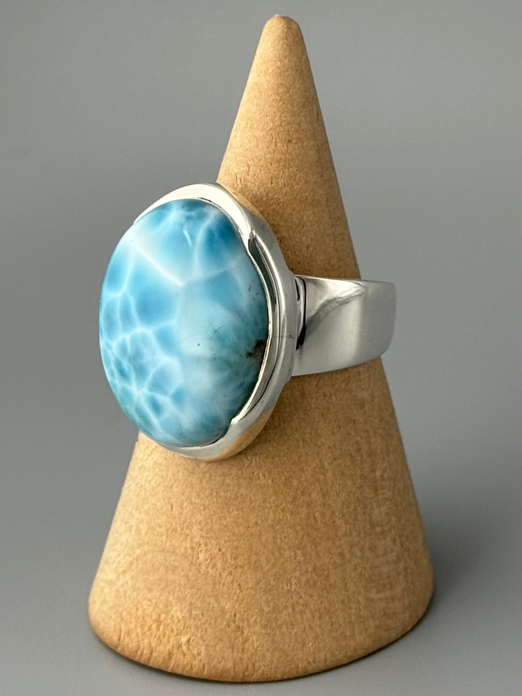 •LARIMAR - OVAL• scalloped bezel silver ring (size 7.75)