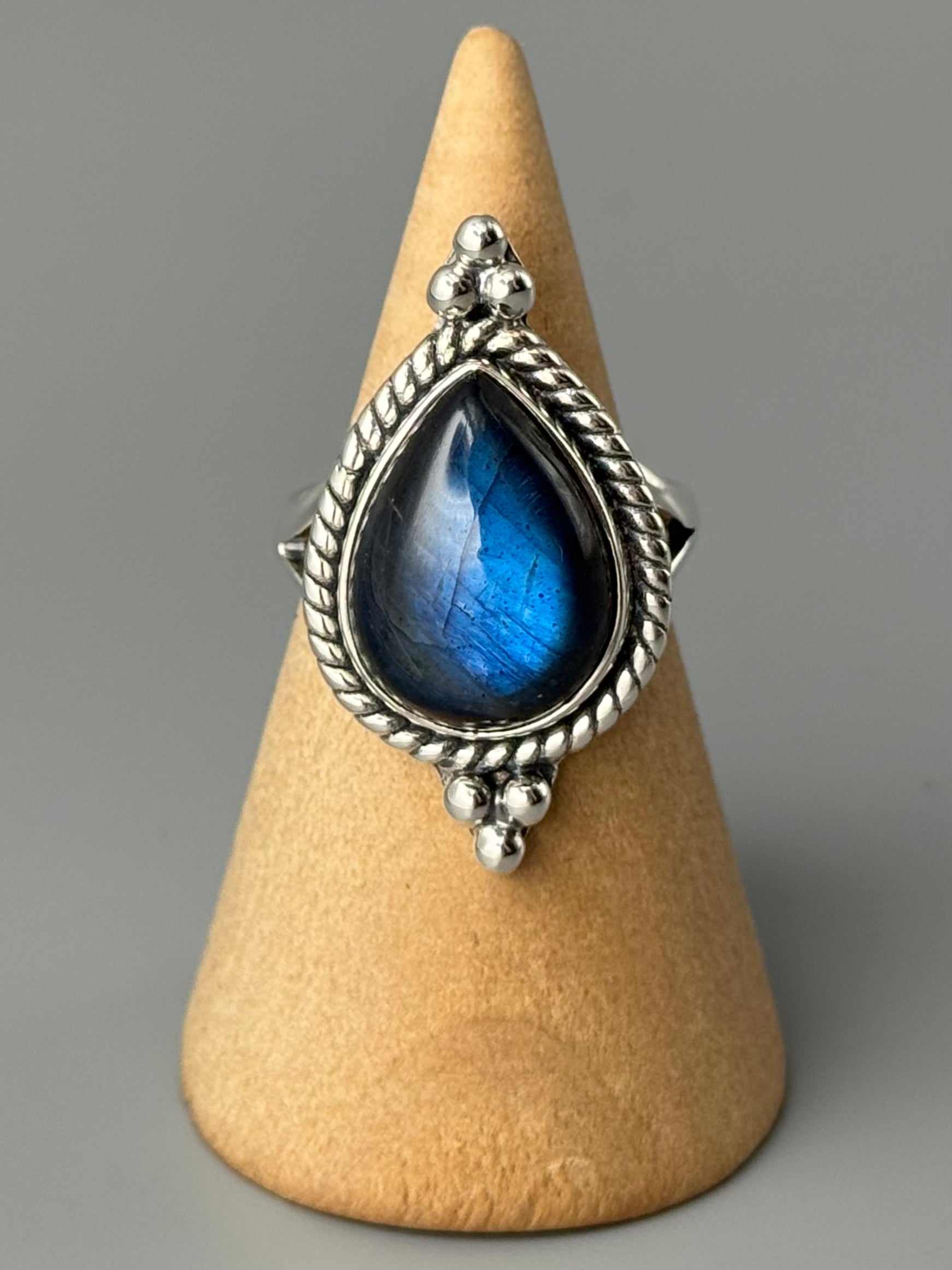 •LABRADORITE - VANITY• roped bezel silver ring (size 7)