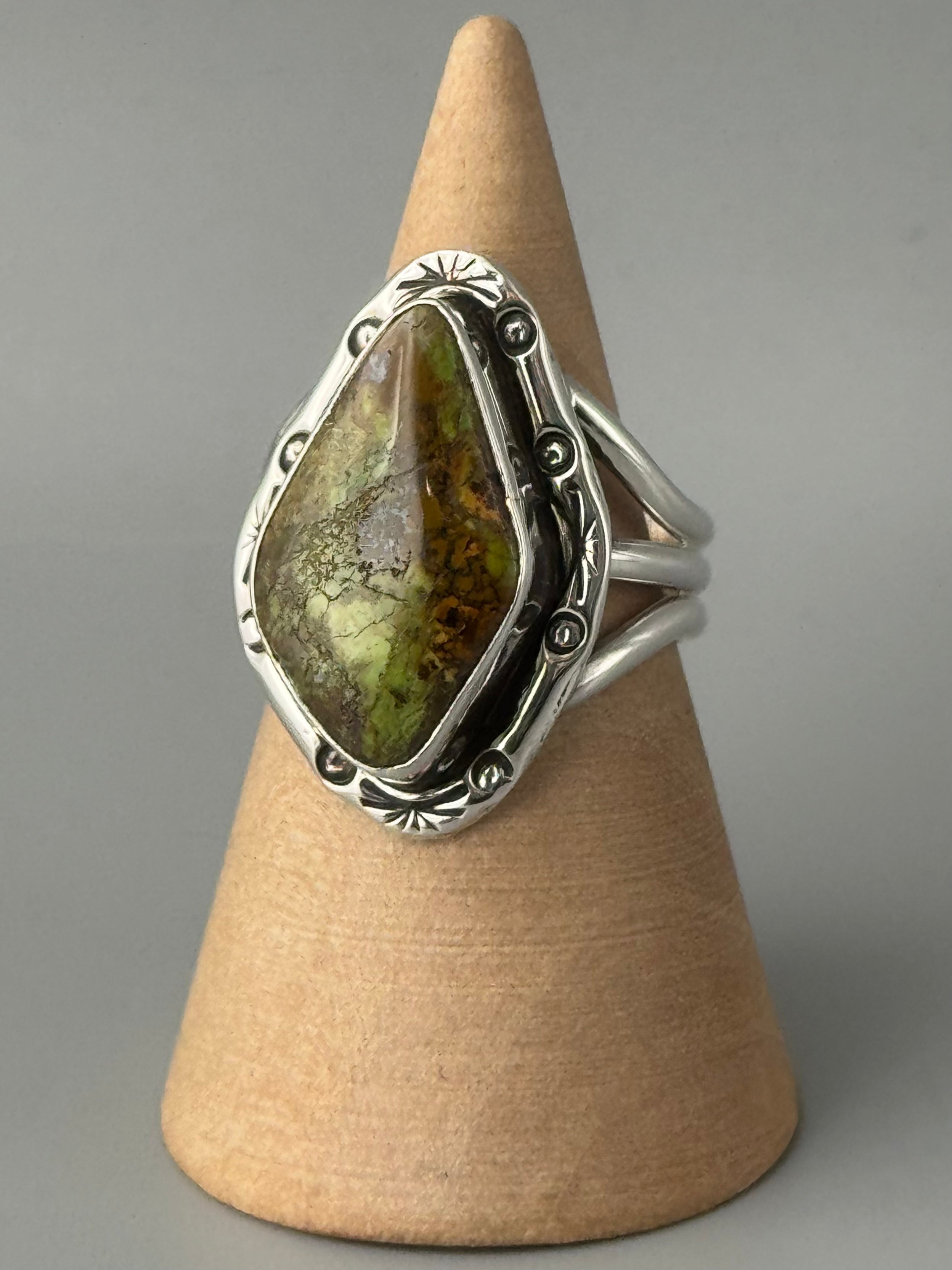 •GASPEITE - SHÁ• Navajo silver ring (size 8.75)