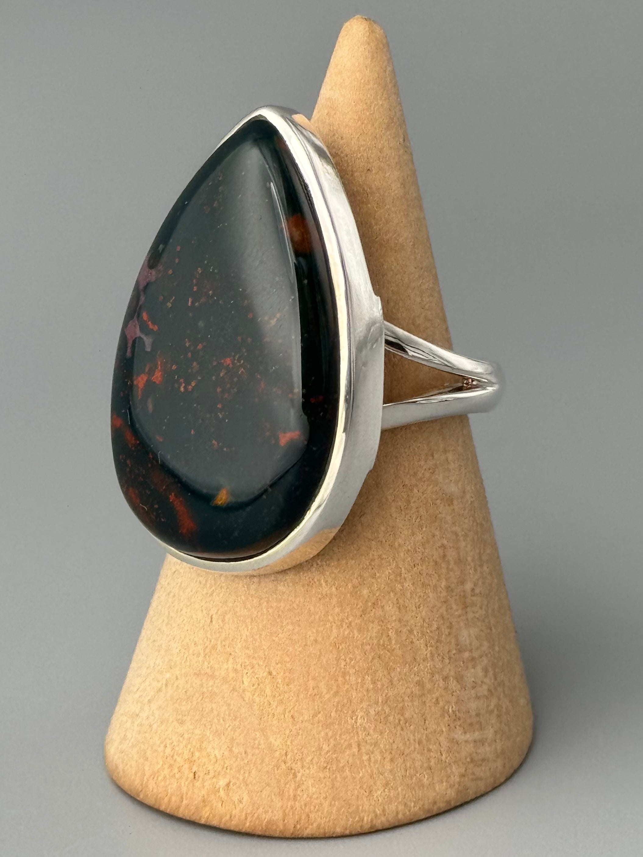 •BLOODSTONE - TEAR• split band silver ring (size 7.25)