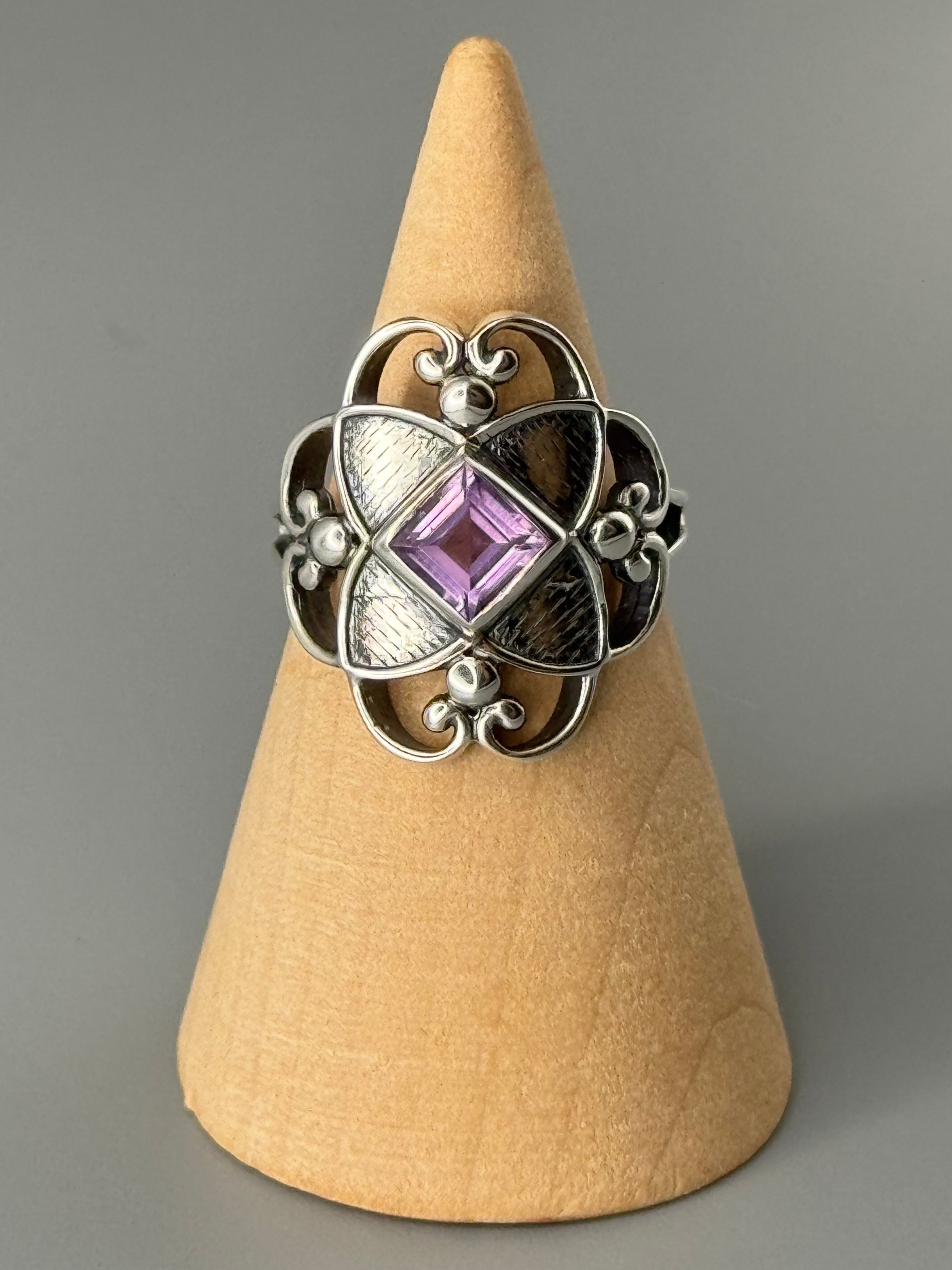 •AMETHYST - CLOVER• decorative bezel silver ring (various sizes)