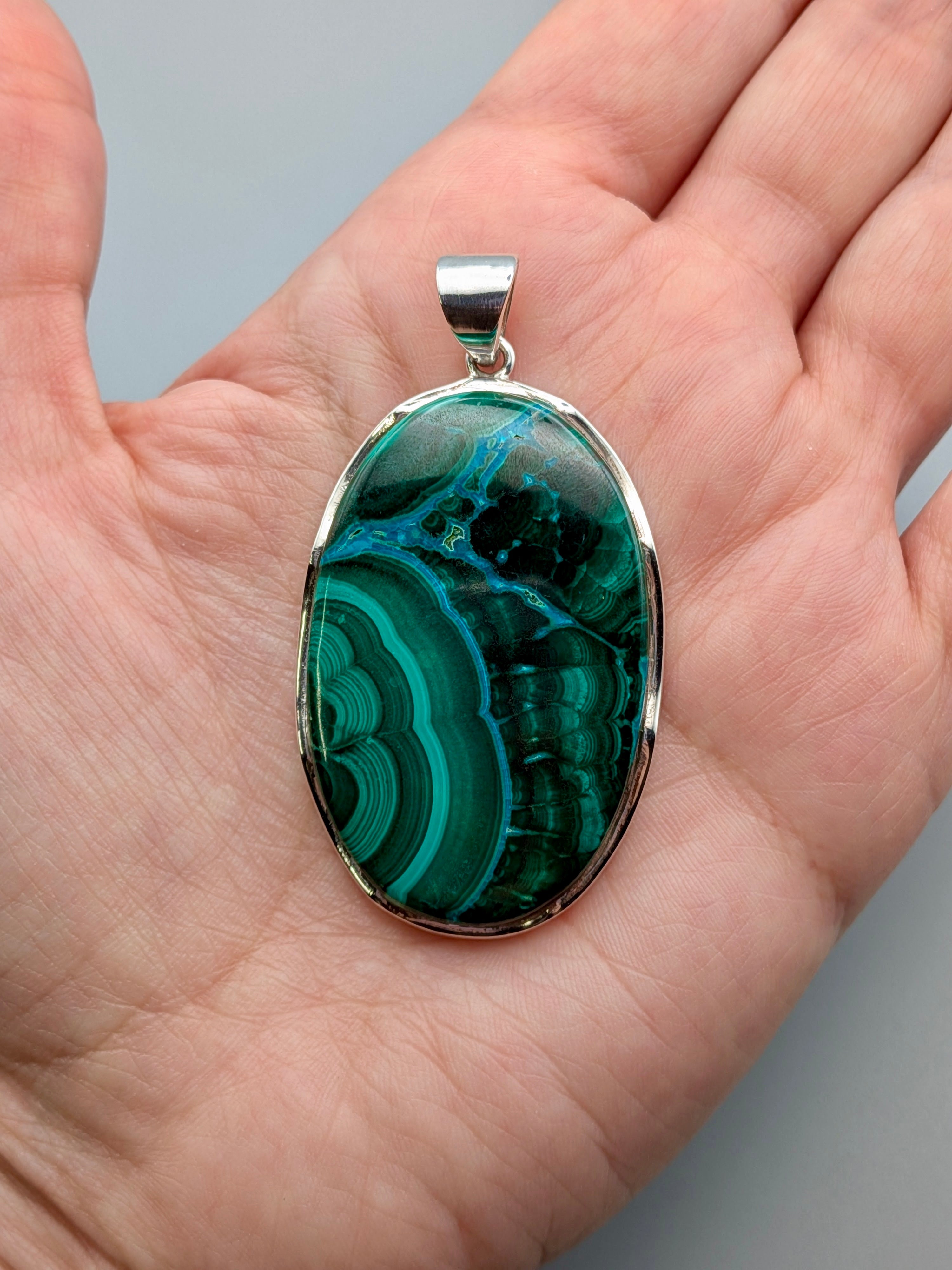 •MALACHITE - MEDIUM OVAL - SCALLOPED• sterling silver pendant