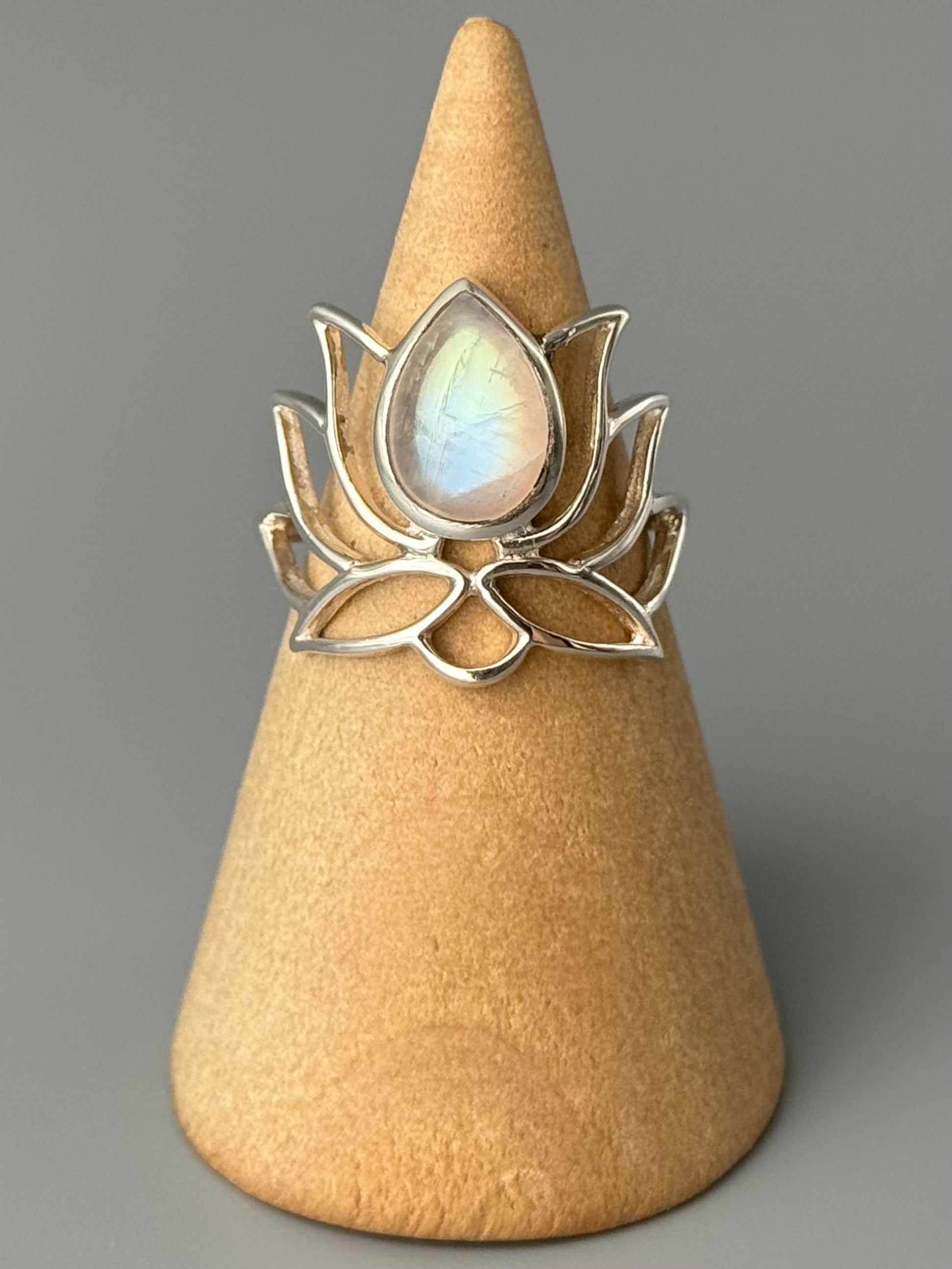 •RAINBOW MOONSTONE - LOTUS• silver ring (various sizes)