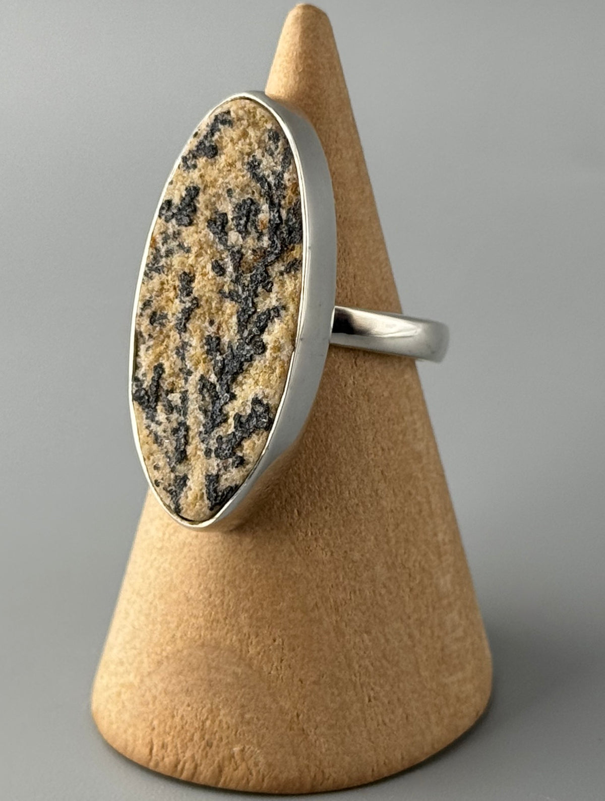 •DENDRITIC SANDSTONE - ELONGATED OVAL• sterling silver ring (size 7)