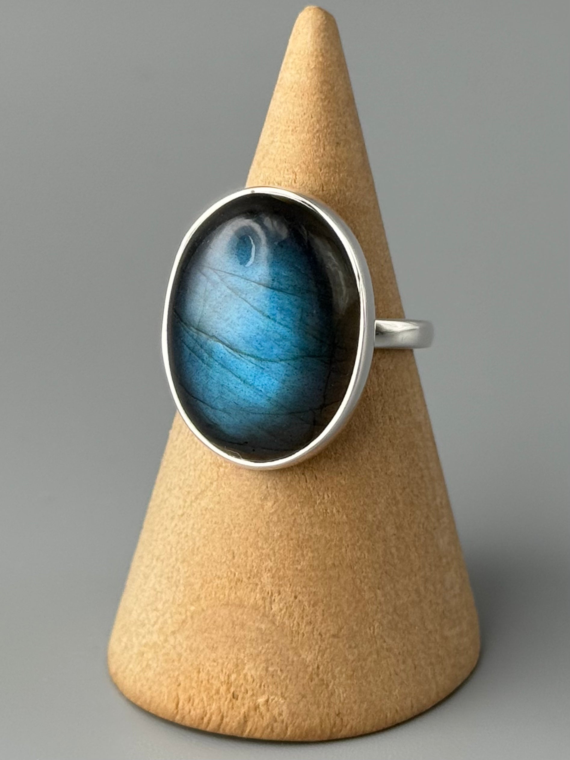 •LABRADORITE - OVAL - 2• simple band silver ring (size 7)