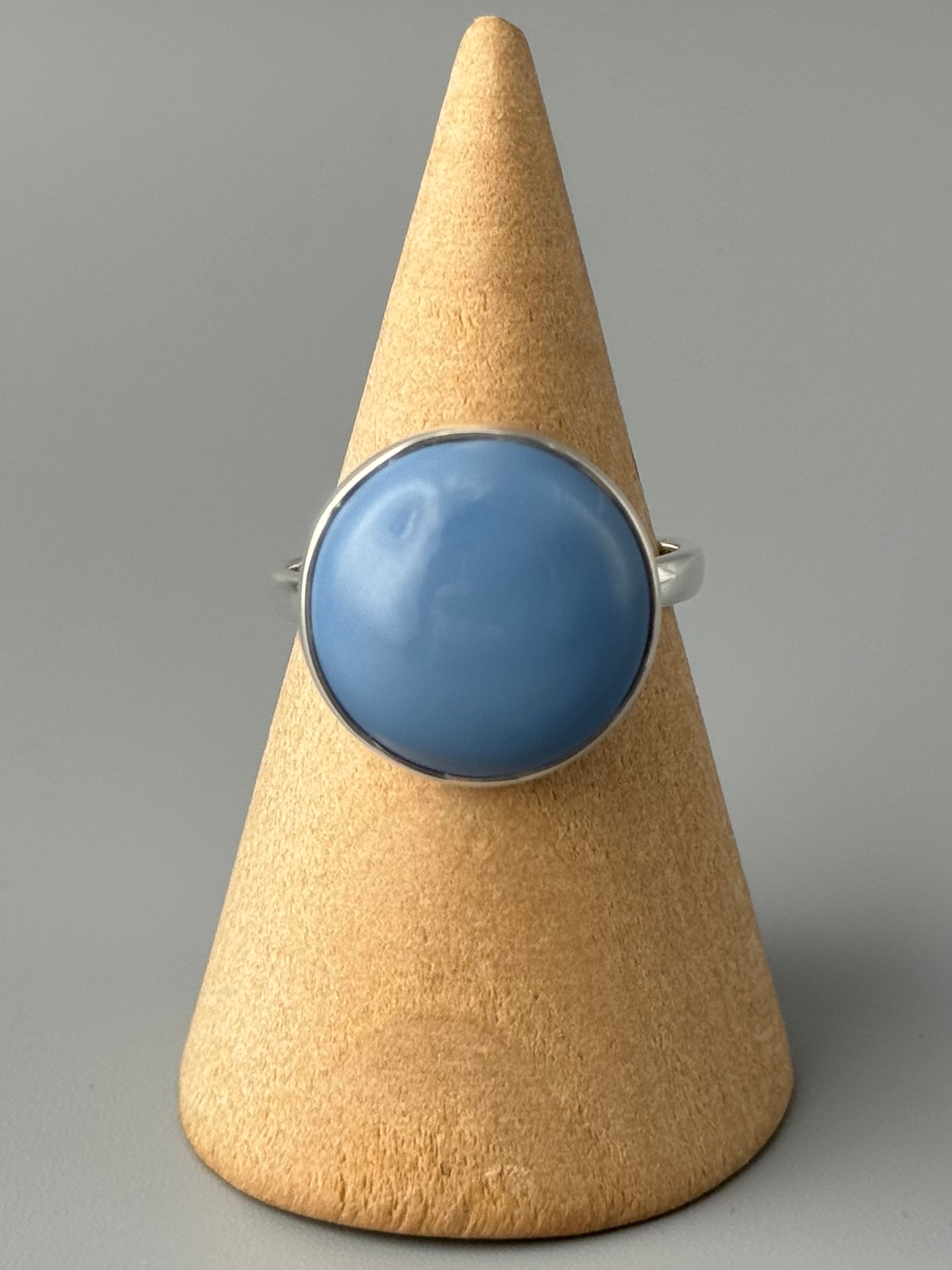 •OWYHEE BLUE OPAL - ROUND• simple band silver ring (size 8)