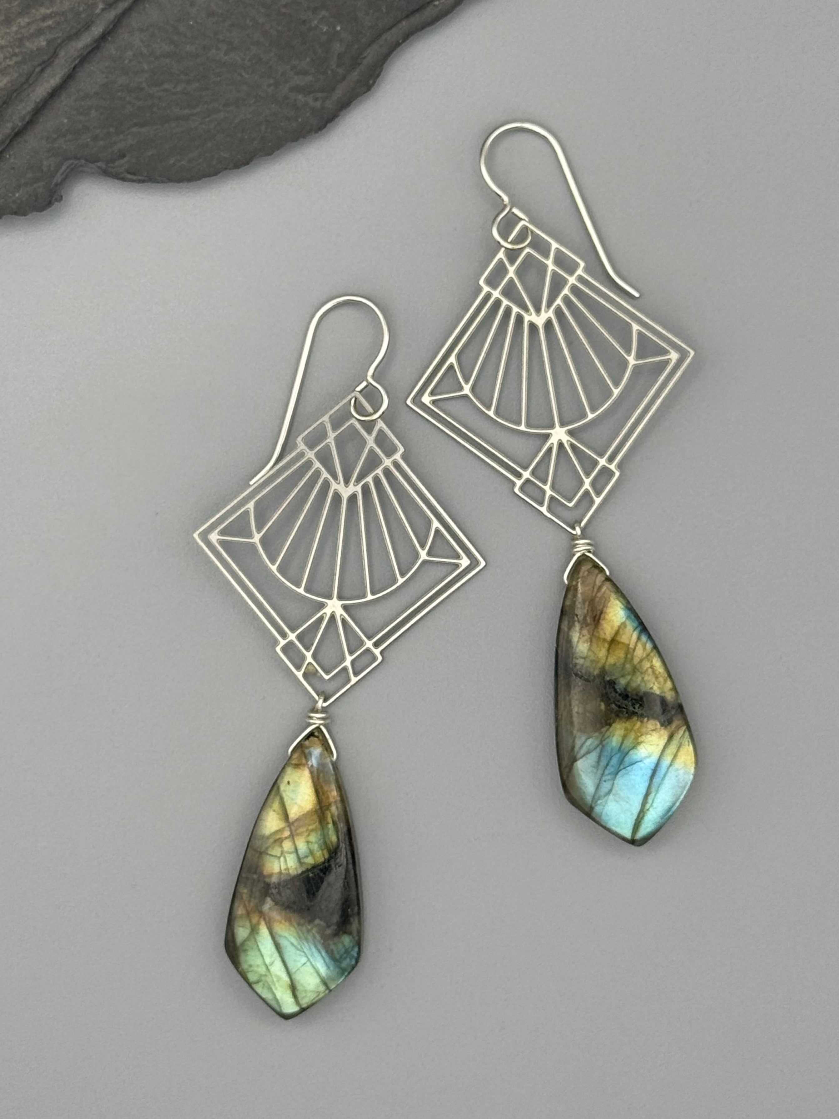 •DECO DIAMOND• labradorite + silver earrings