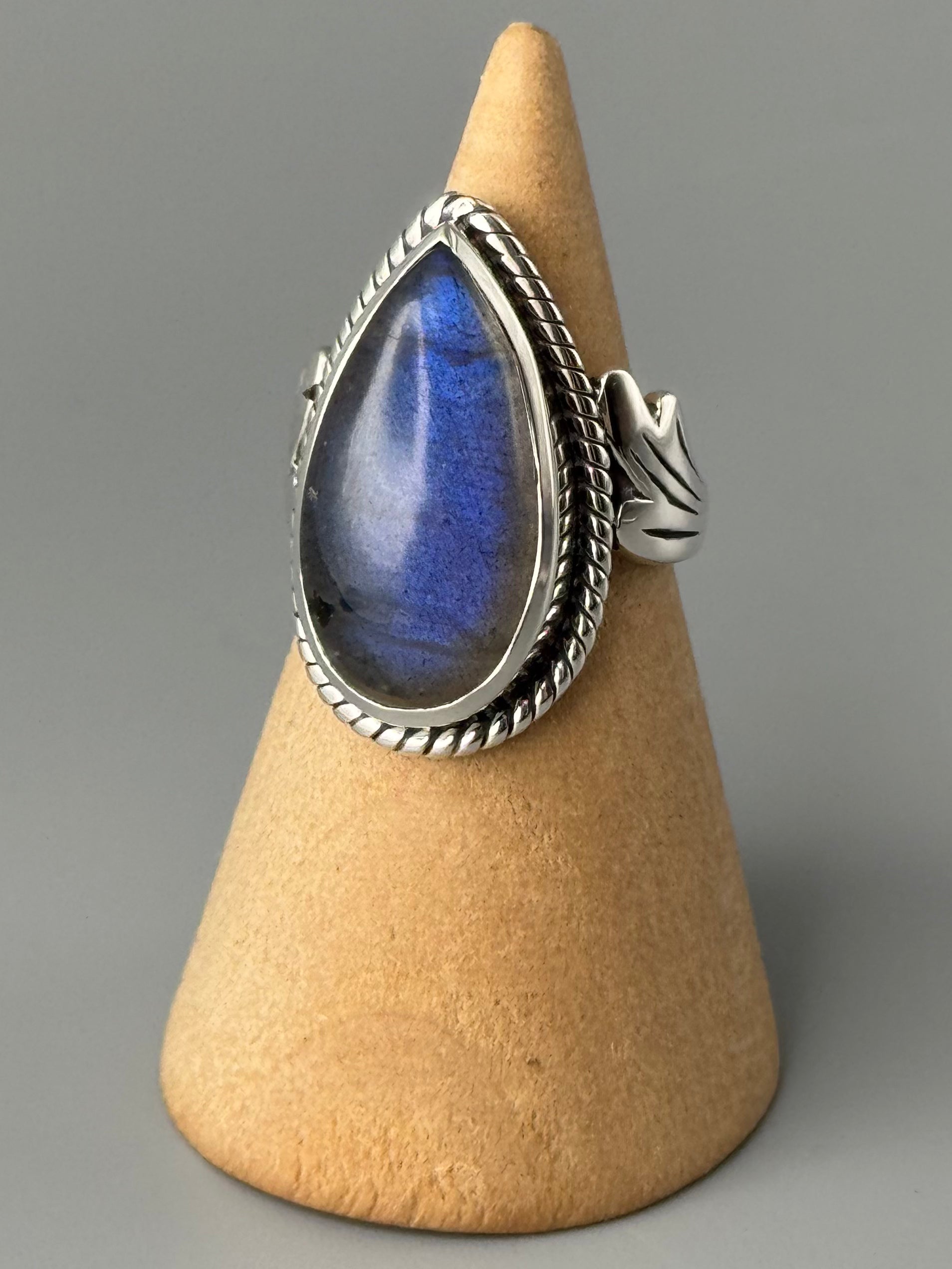 •LABRADORITE - FLEUR• roped bezel silver ring (various sizes)