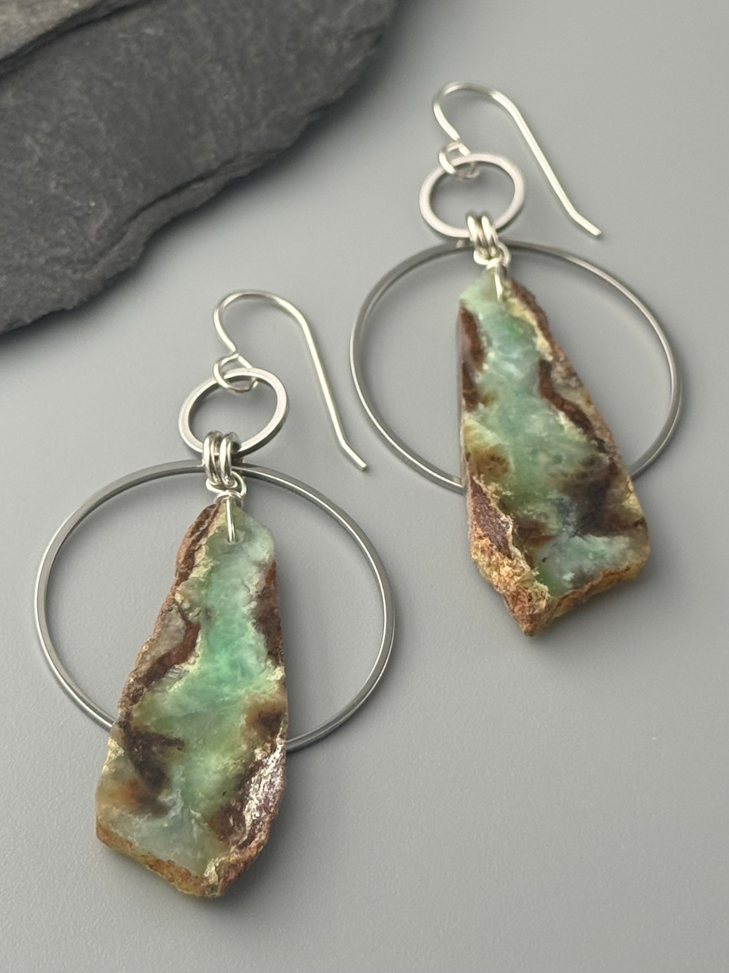 •EQUA-ORBIT• chrysoprase + silver earrings