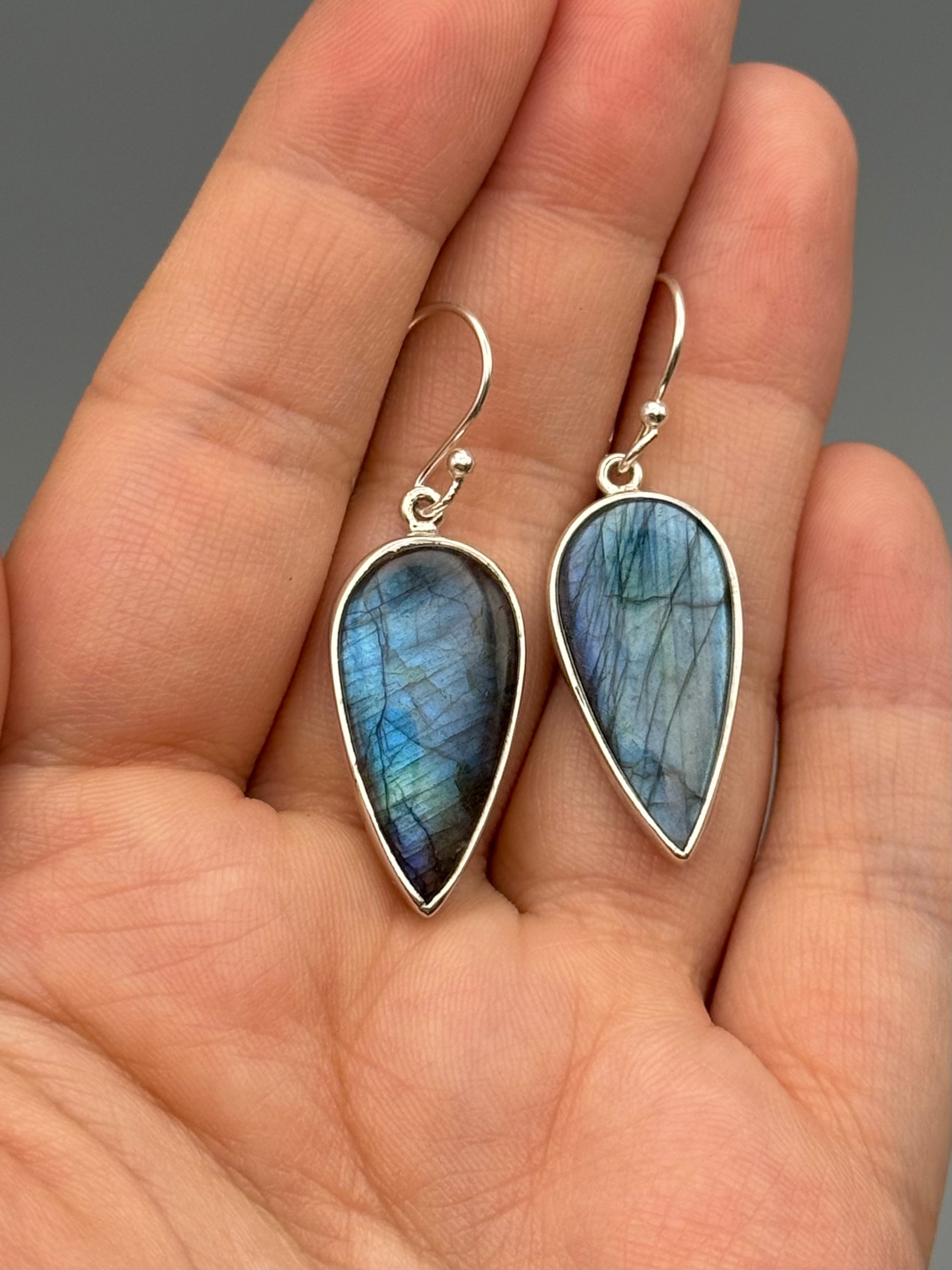 •LABRADORITE - SPEAR TEAR• silver dangle earrings