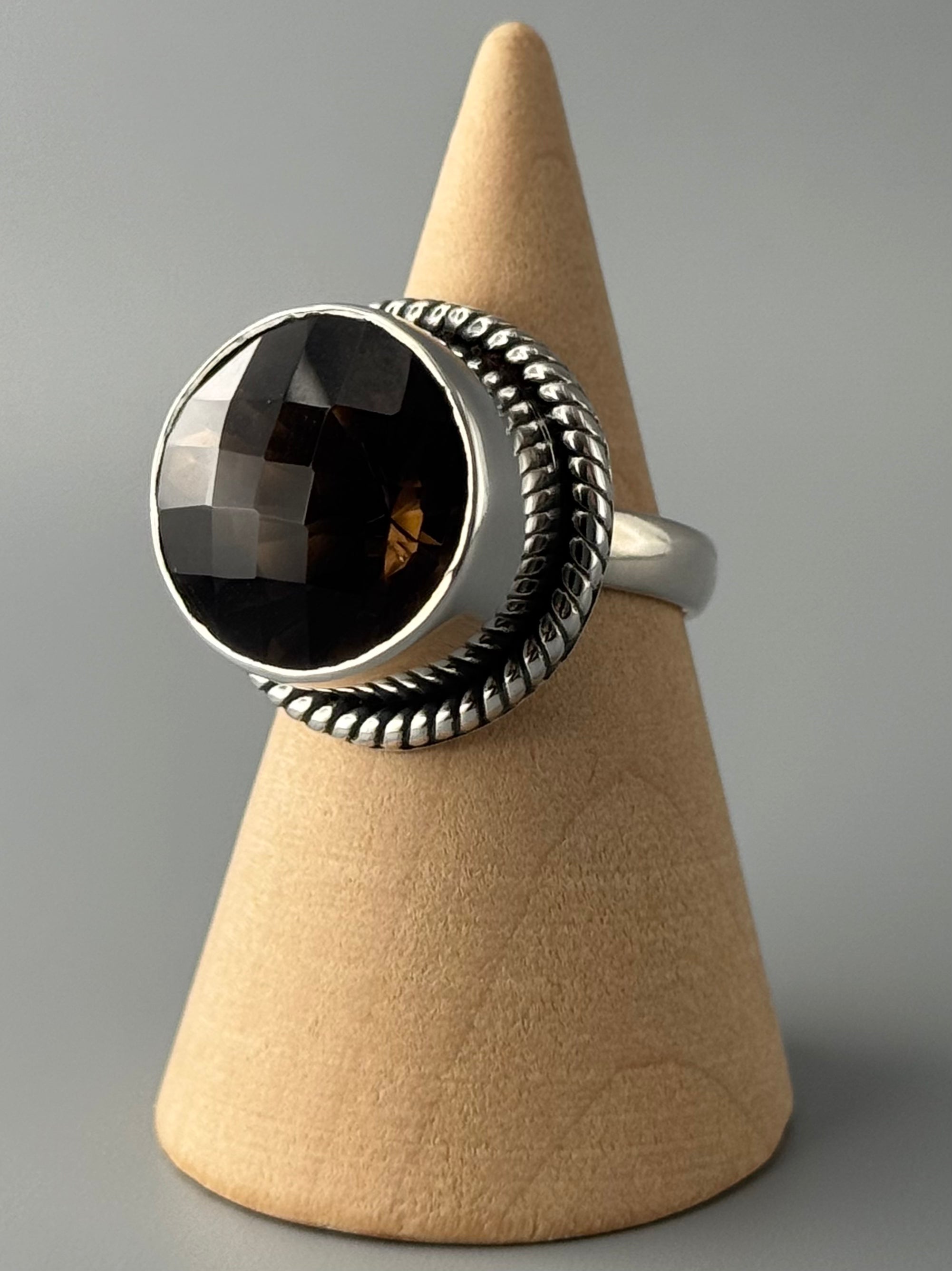 •FACETED SMOKY QUARTZ - ROUND• roped bezel silver ring (size 7)