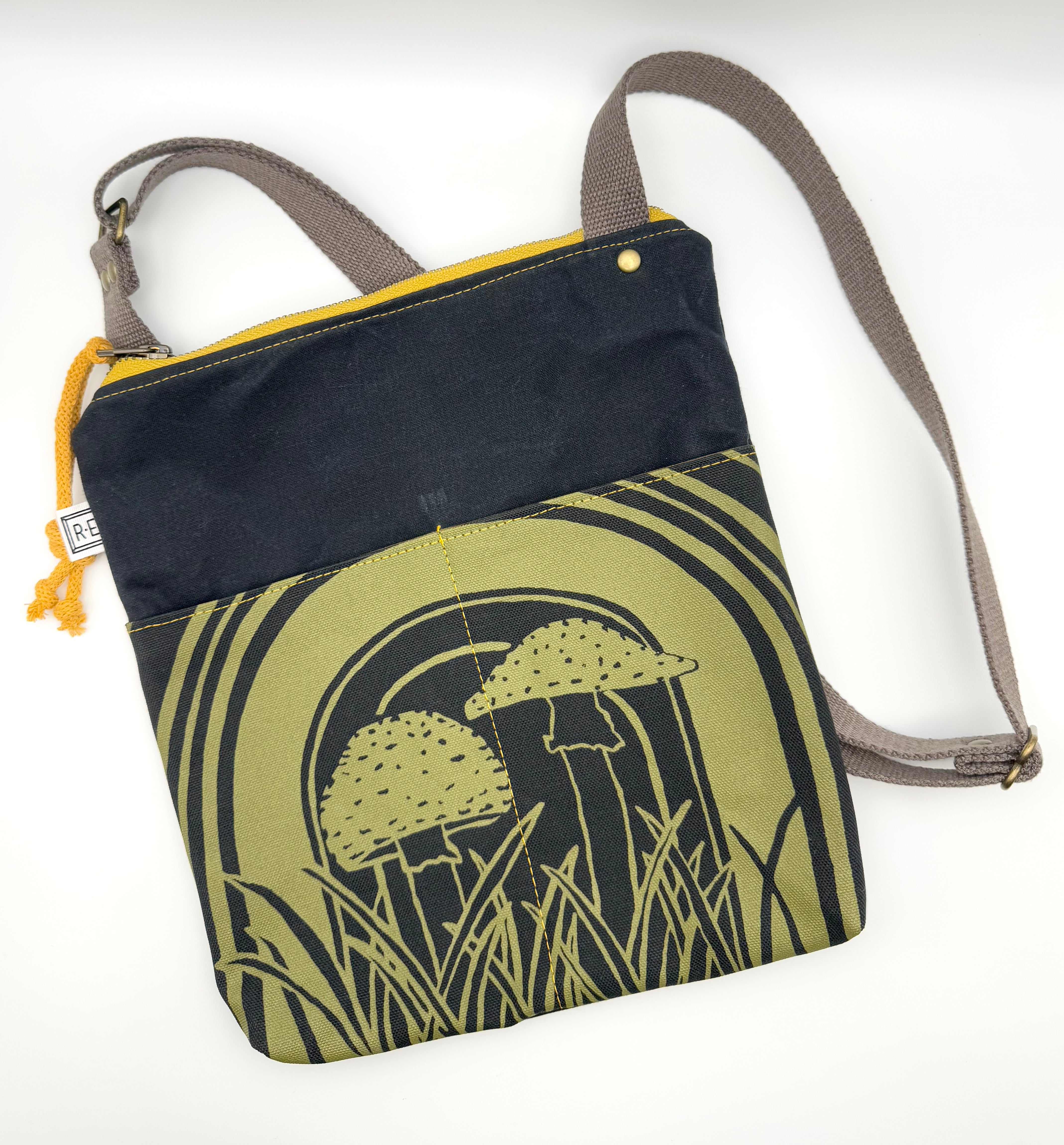 •WEEKDAYER - AMANITA• waxed canvas crossbody