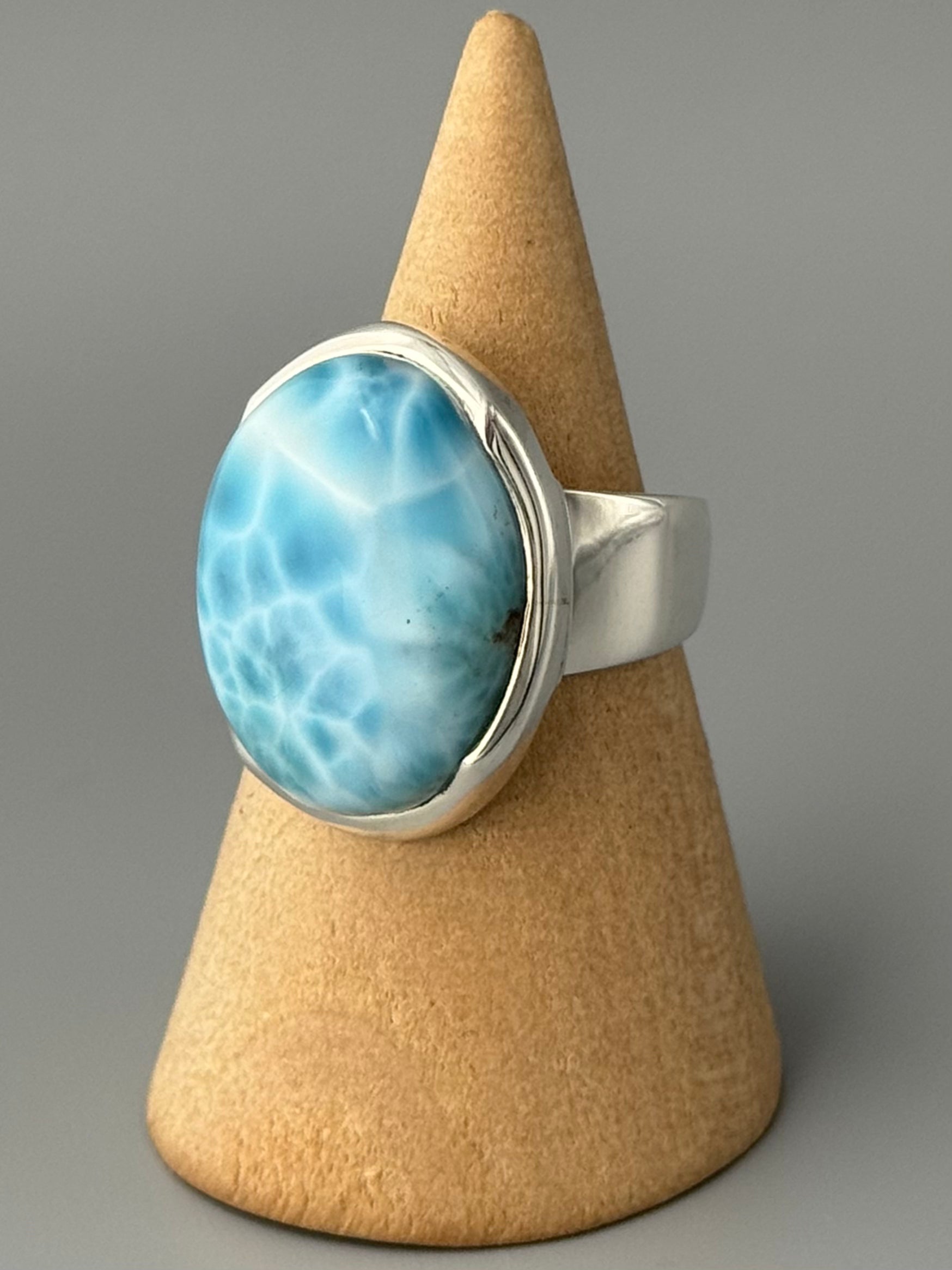 •LARIMAR - OVAL• scalloped bezel silver ring (size 7.75)