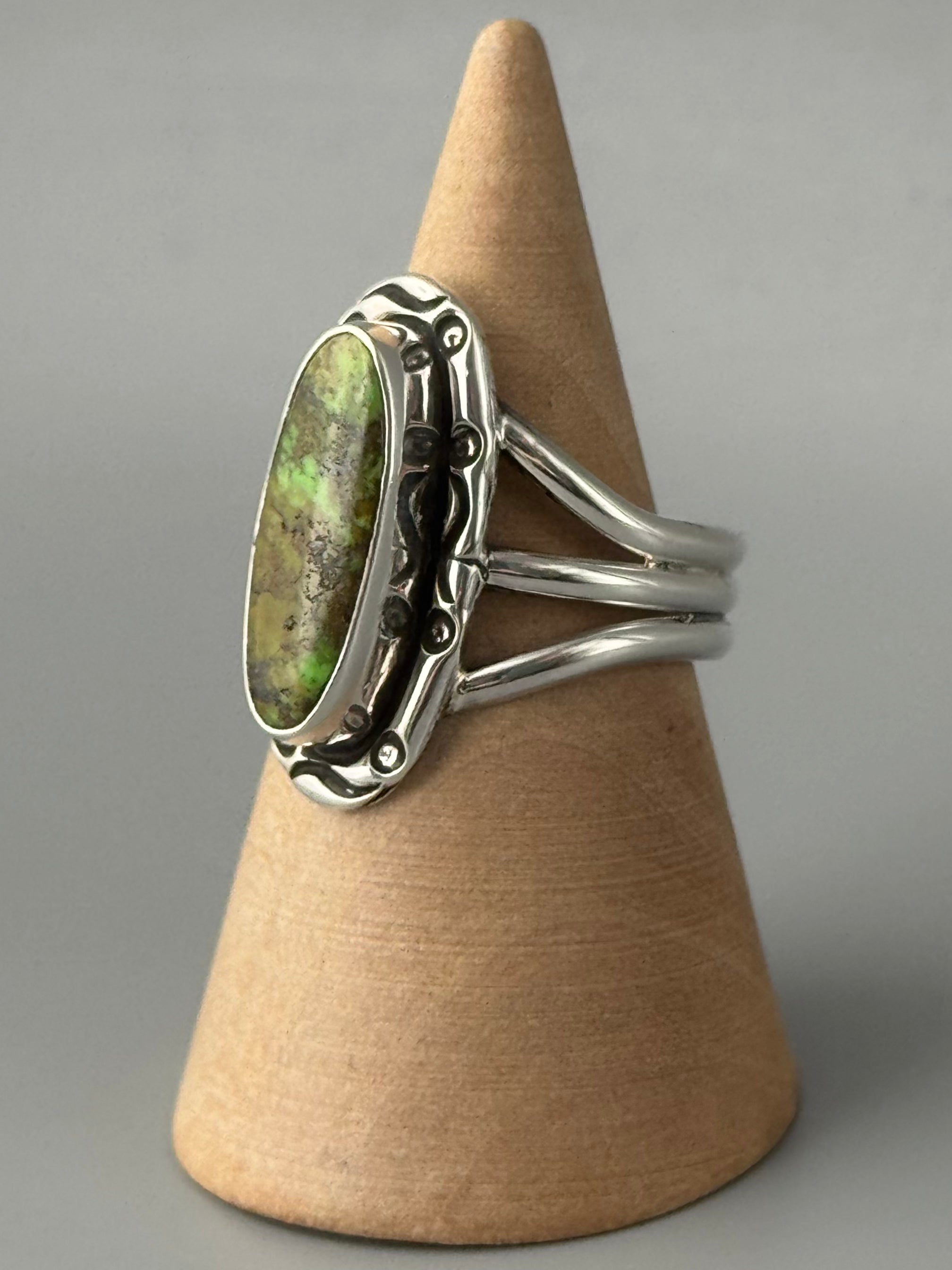 •GASPEITE - SMUDGE• Navajo silver ring (size 8.5)