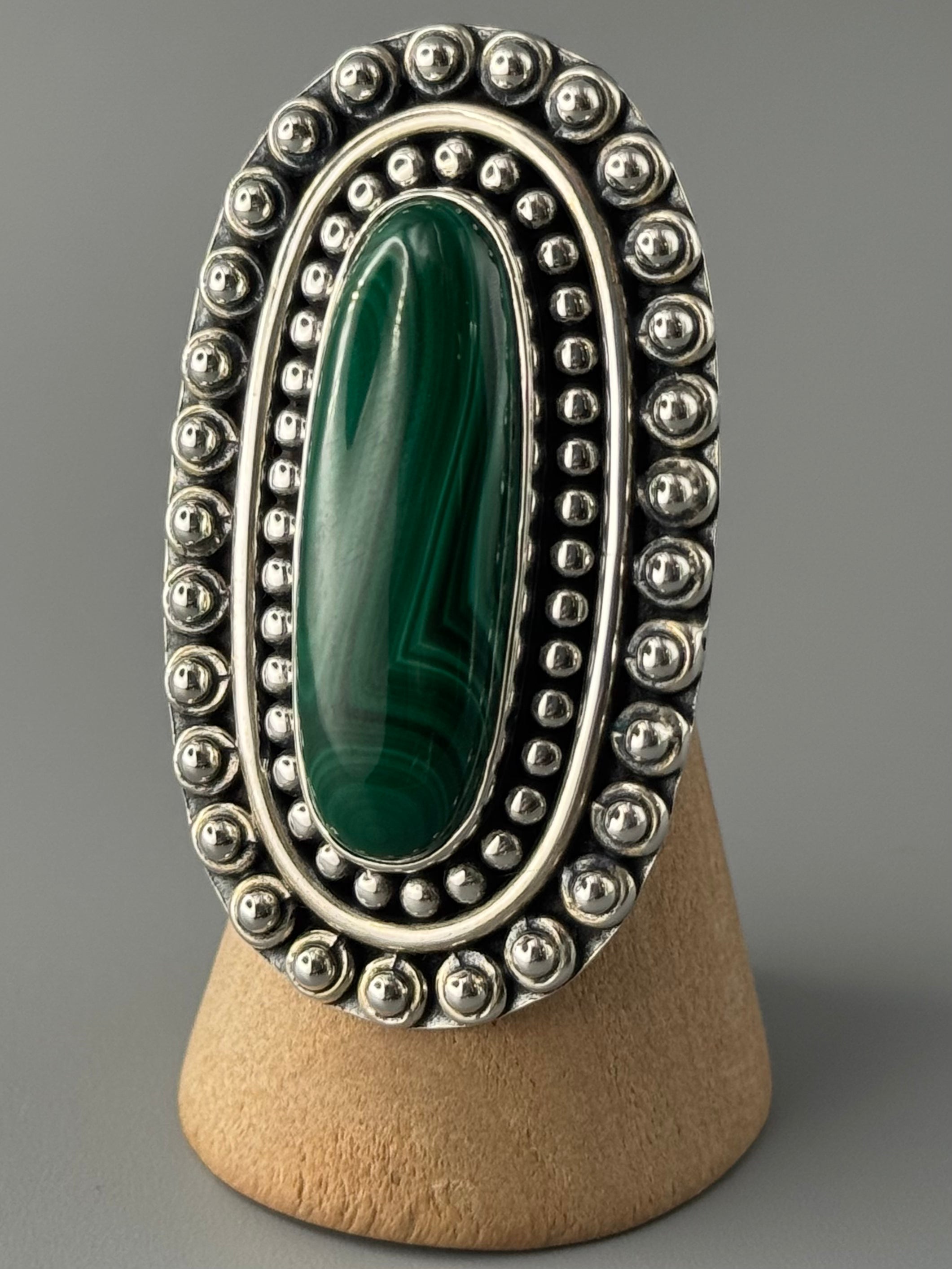 •MALACHITE OVAL - DOTTIE• split band silver ring (size 6)