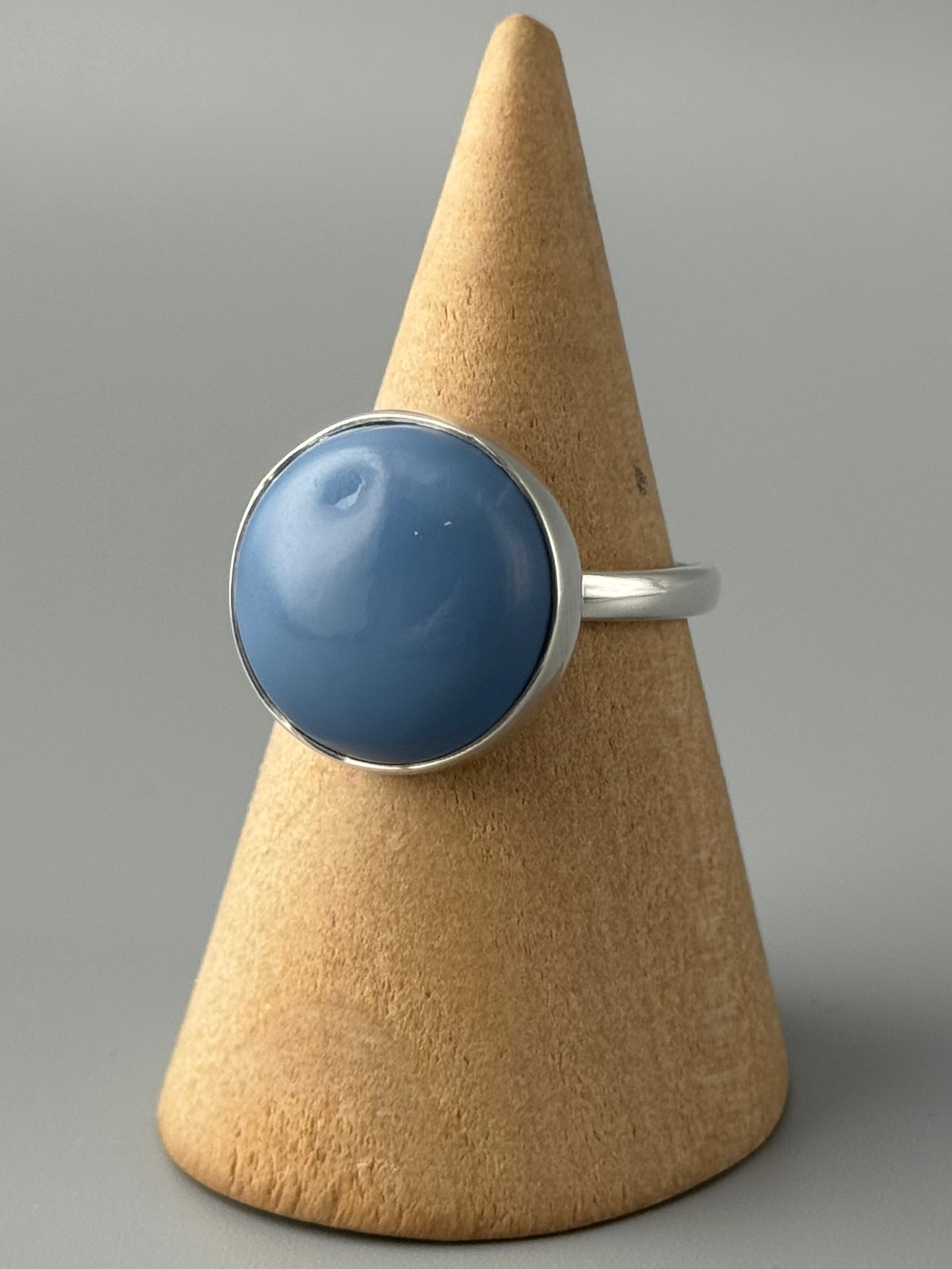 •OWYHEE BLUE OPAL - ROUND• simple band silver ring (size 8)