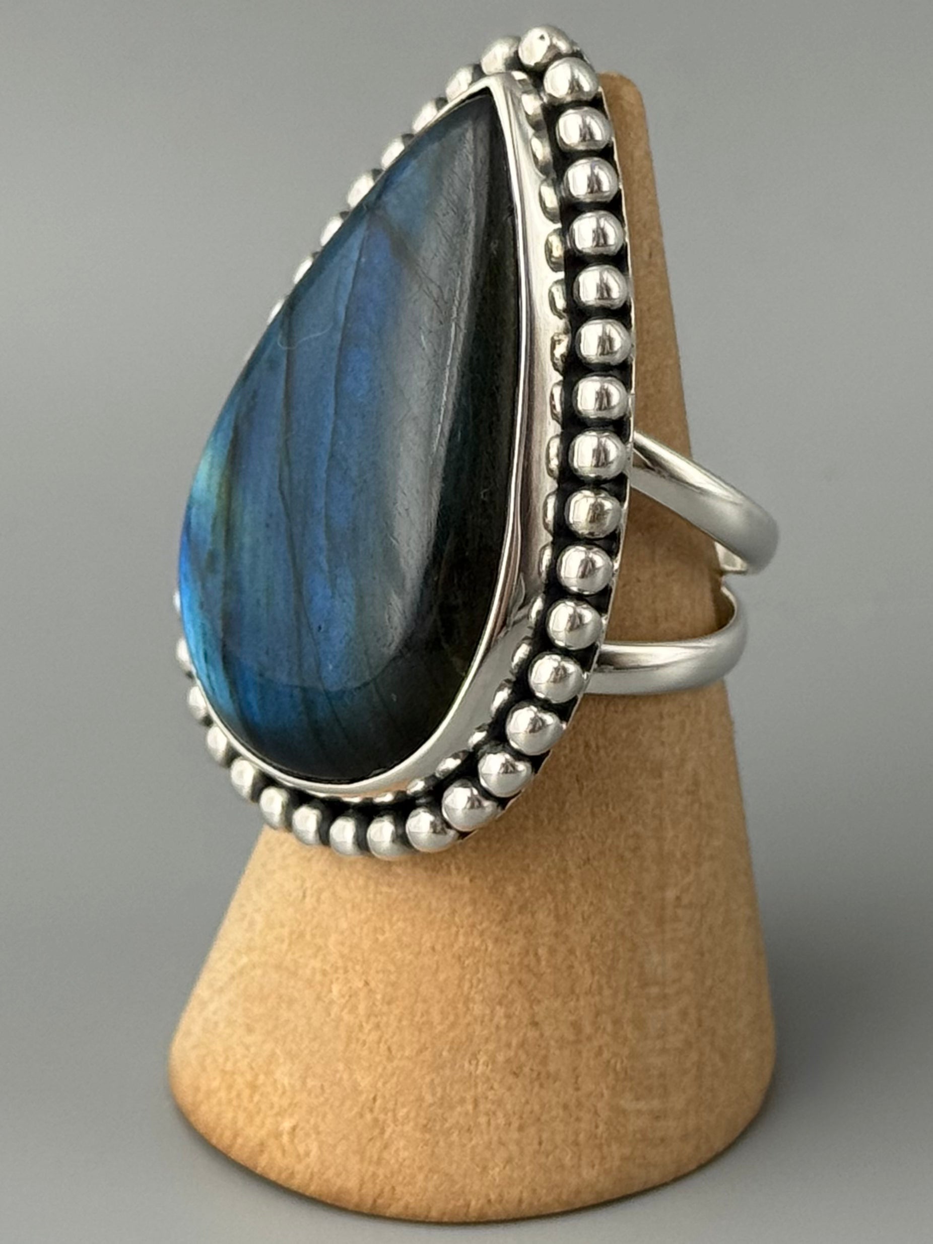 •LABRADORITE - TEAR• split band silver ring (size 7)