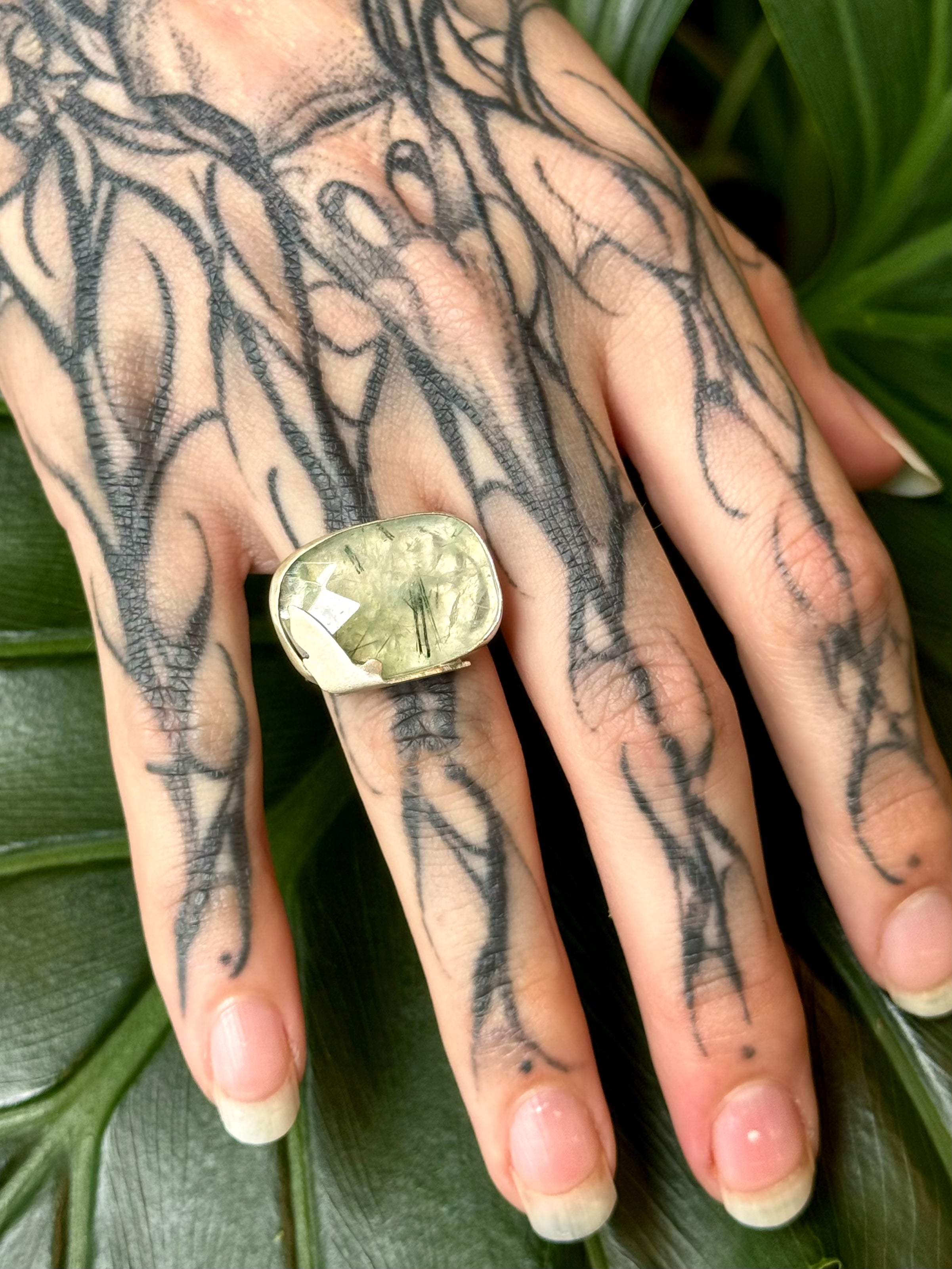 •MARIPOSA NOCTURNA• prehnite + silver ring (SIZE 6.75)