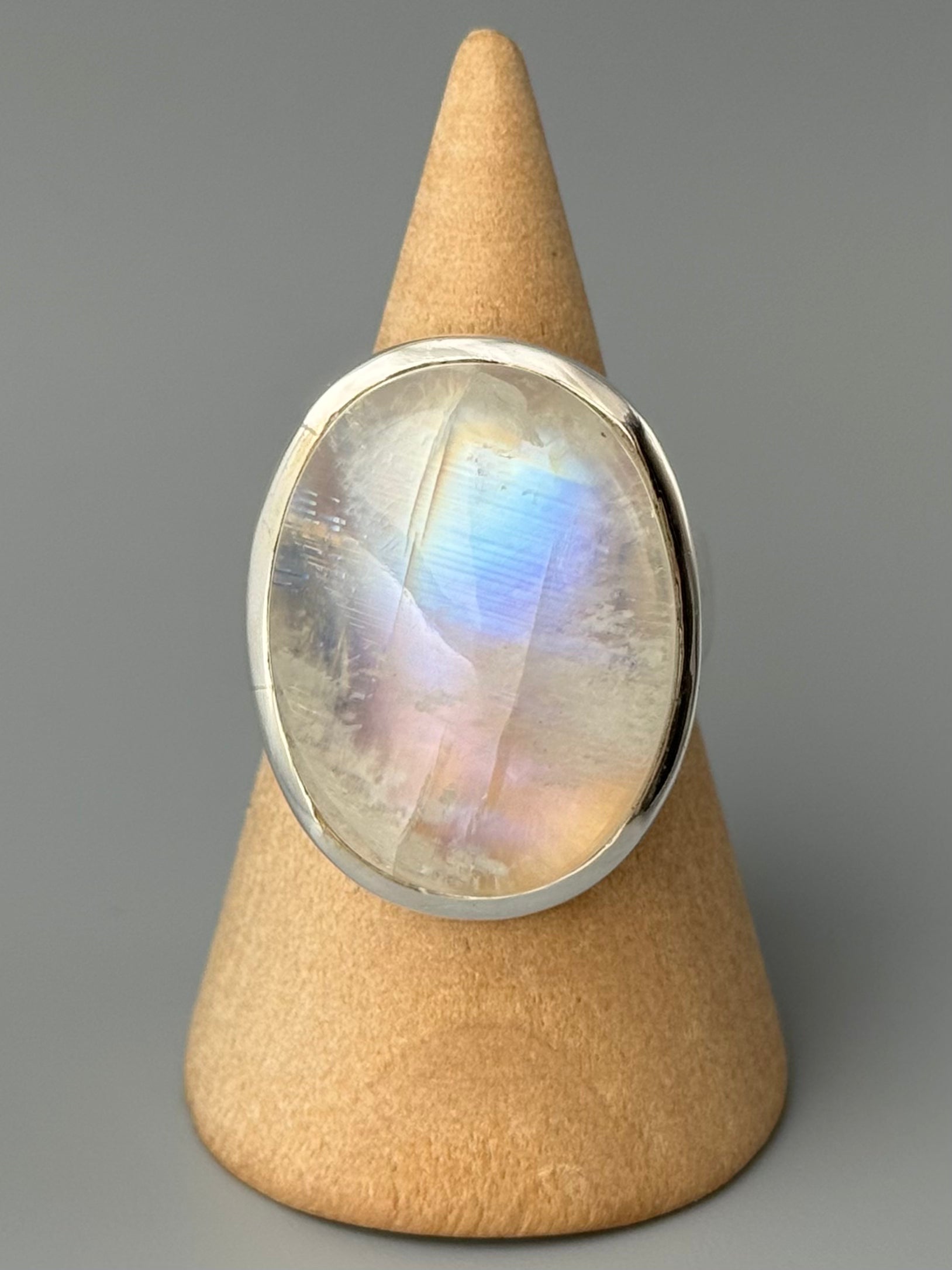 •RAINBOW MOONSTONE - LARGE OVAL• scalloped bezel silver ring (size 9)
