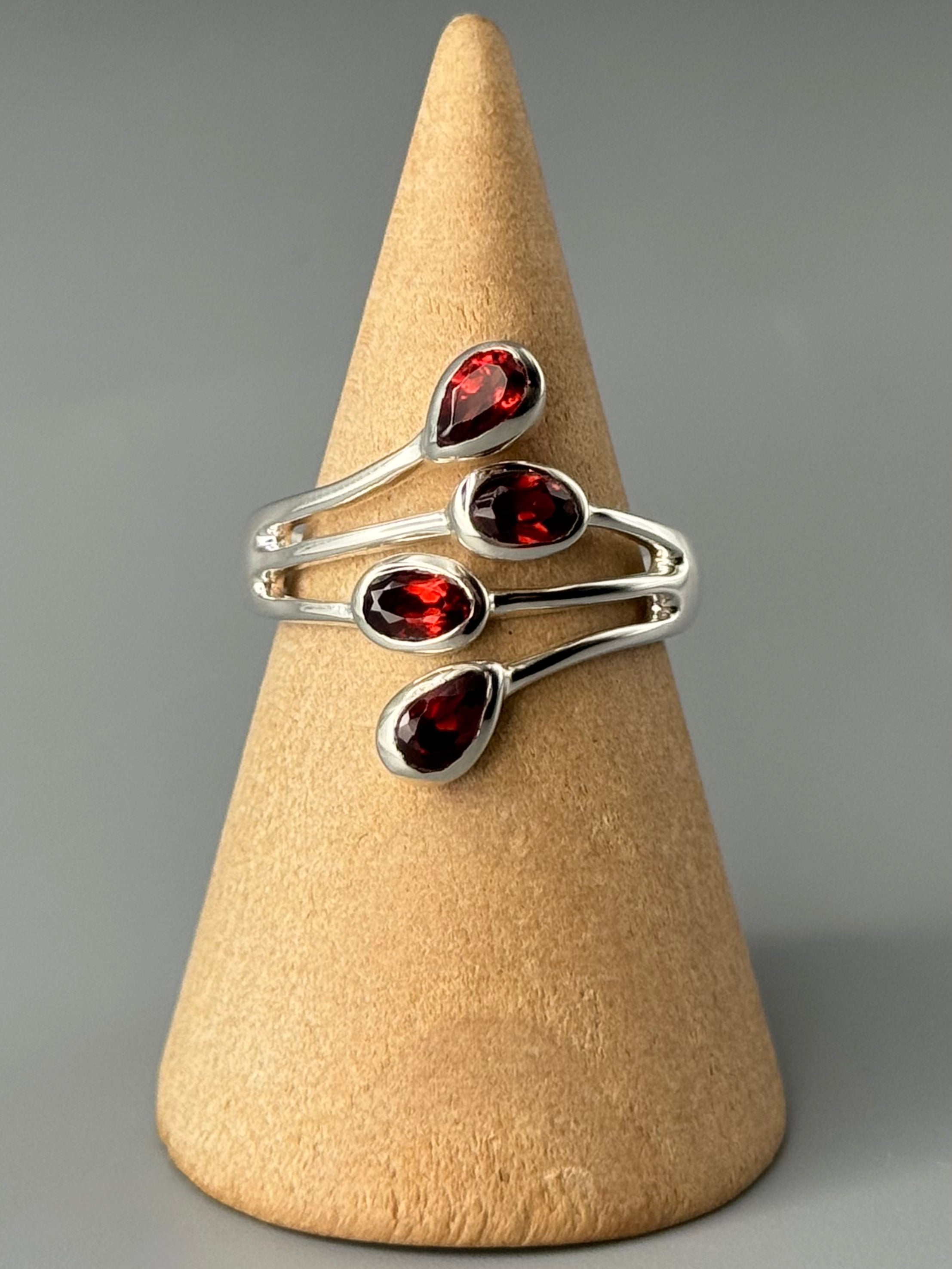 •GARNET - QUARTET• split band silver ring (various sizes)