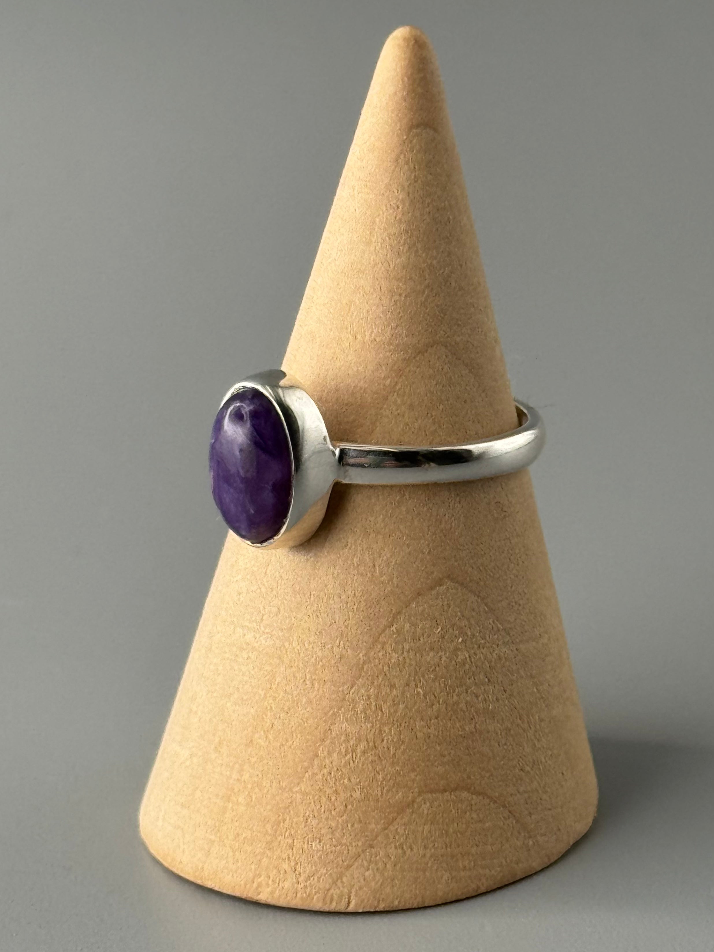•CHAROITE - LIL' OVAL• simple bezel silver ring (size 7)