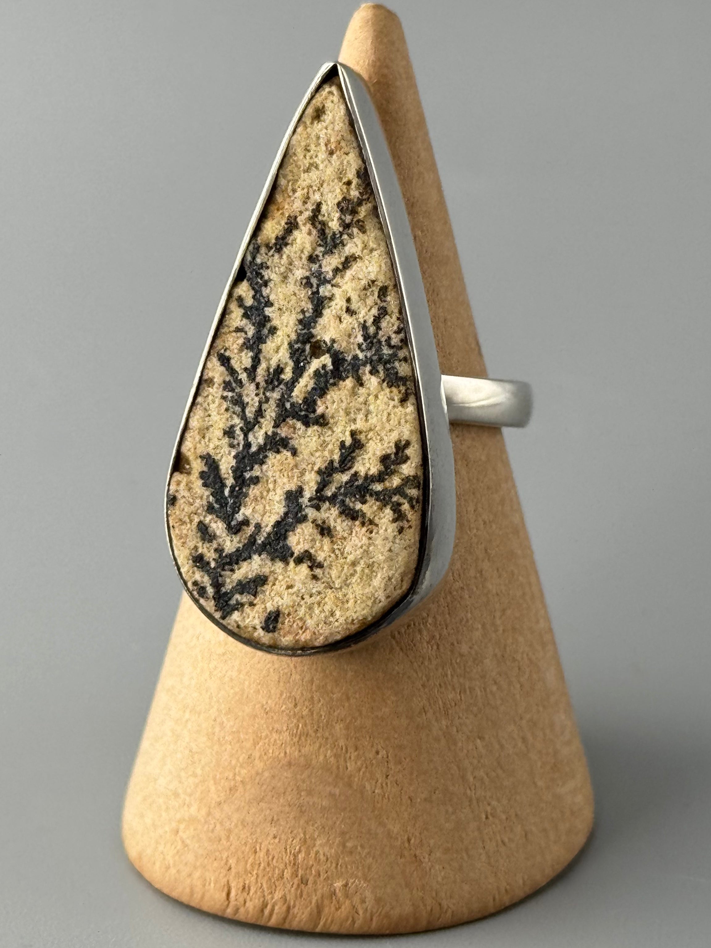 •DENDRITIC SANDSTONE - ELONGATED TEAR• sterling silver ring (size 7)