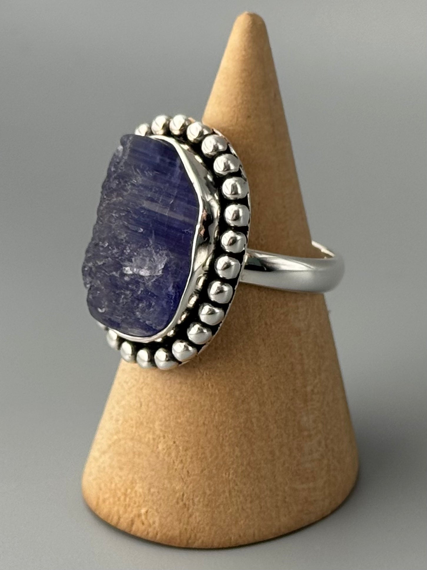 •TANZANITE - FREEFORM• dotted bezel silver ring (size 8)
