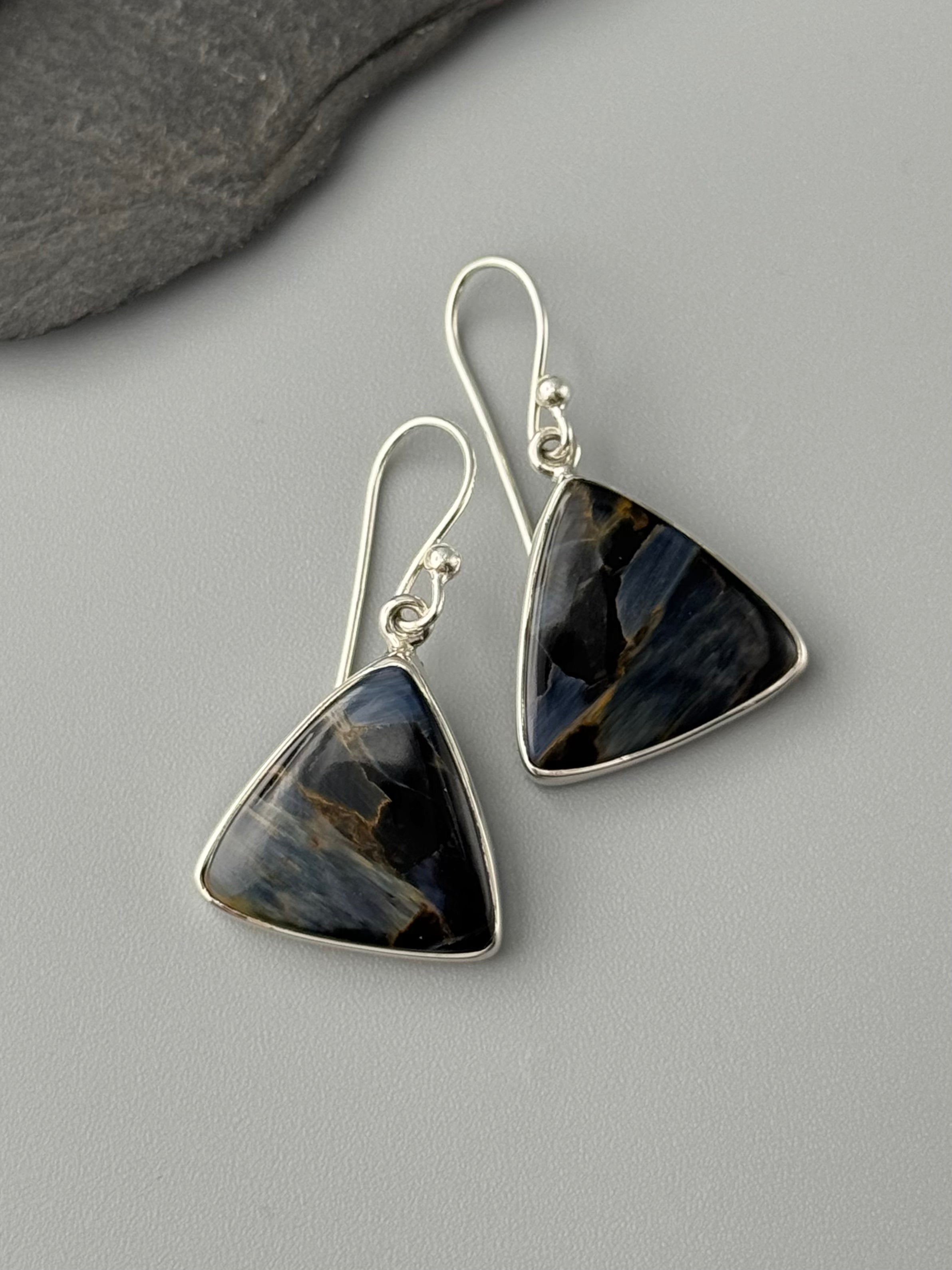 •PIETERSITE - SOFT TRIANGLES• silver dangle earrings