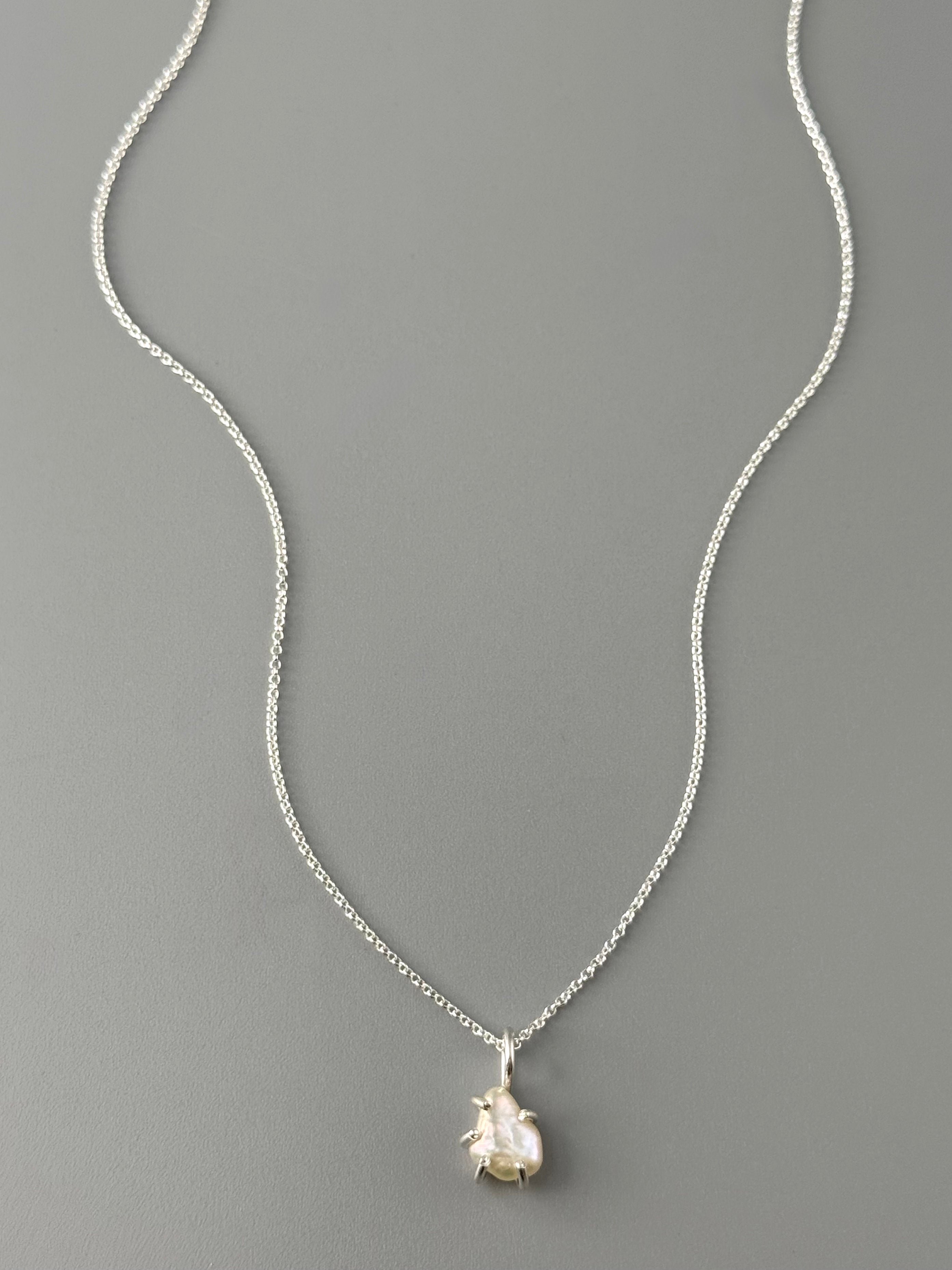 •CRADLE• freshwater pearl + silver necklace (18" long)