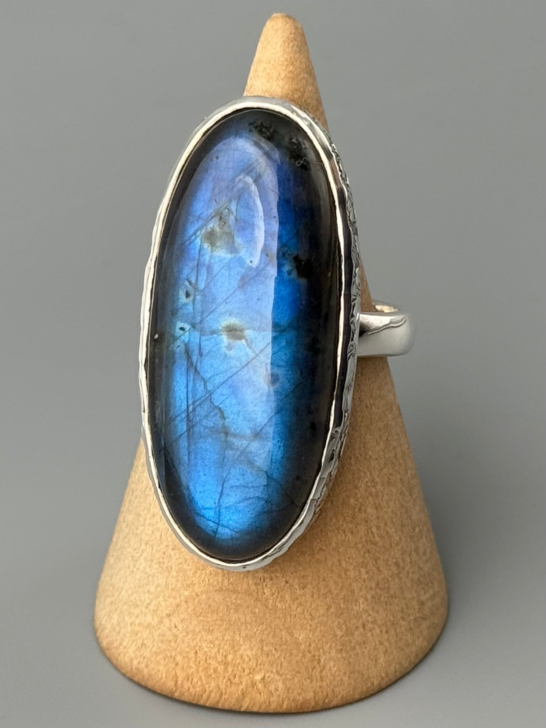 •LABRADORITE - OVAL• cobblestone bezel silver ring (size 8.75)