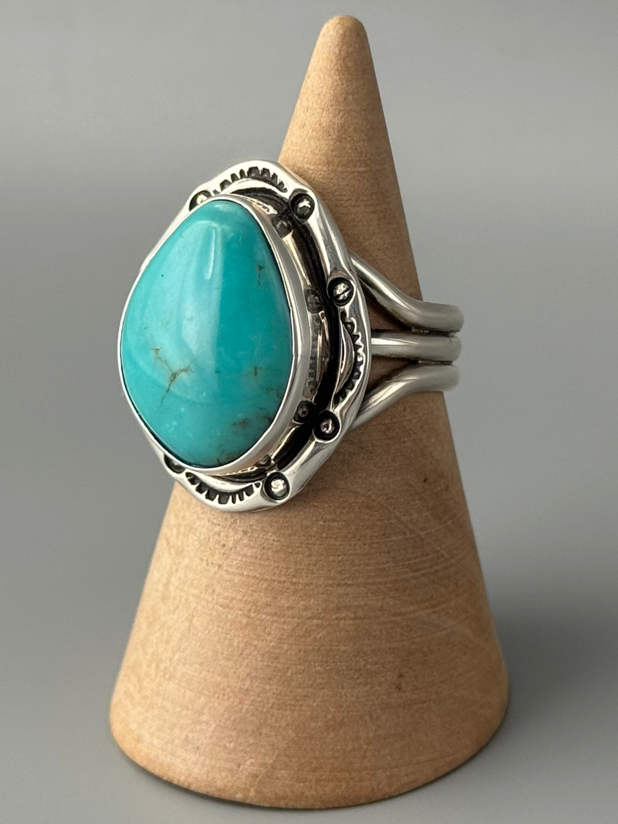 •KINGMAN TURQUOISE - SHÁ• Navajo silver ring (size 8.5)