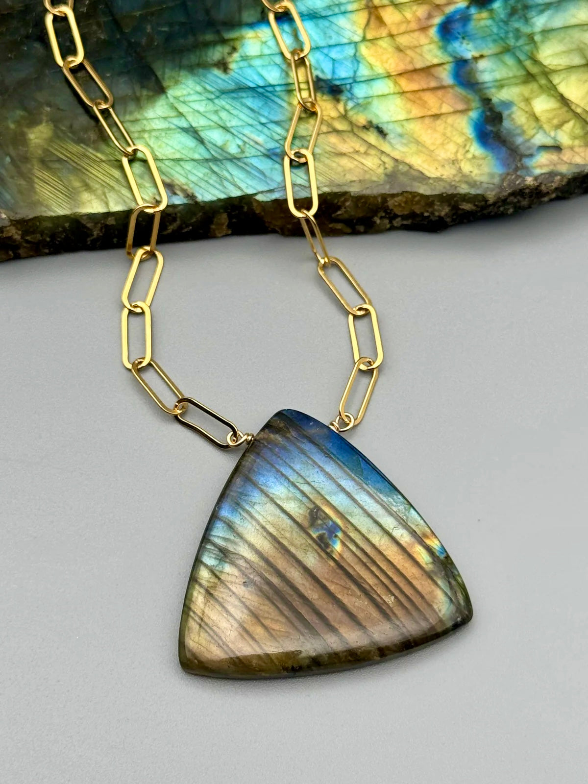 •AEON• labradorite + gold necklace (18"-20" long)