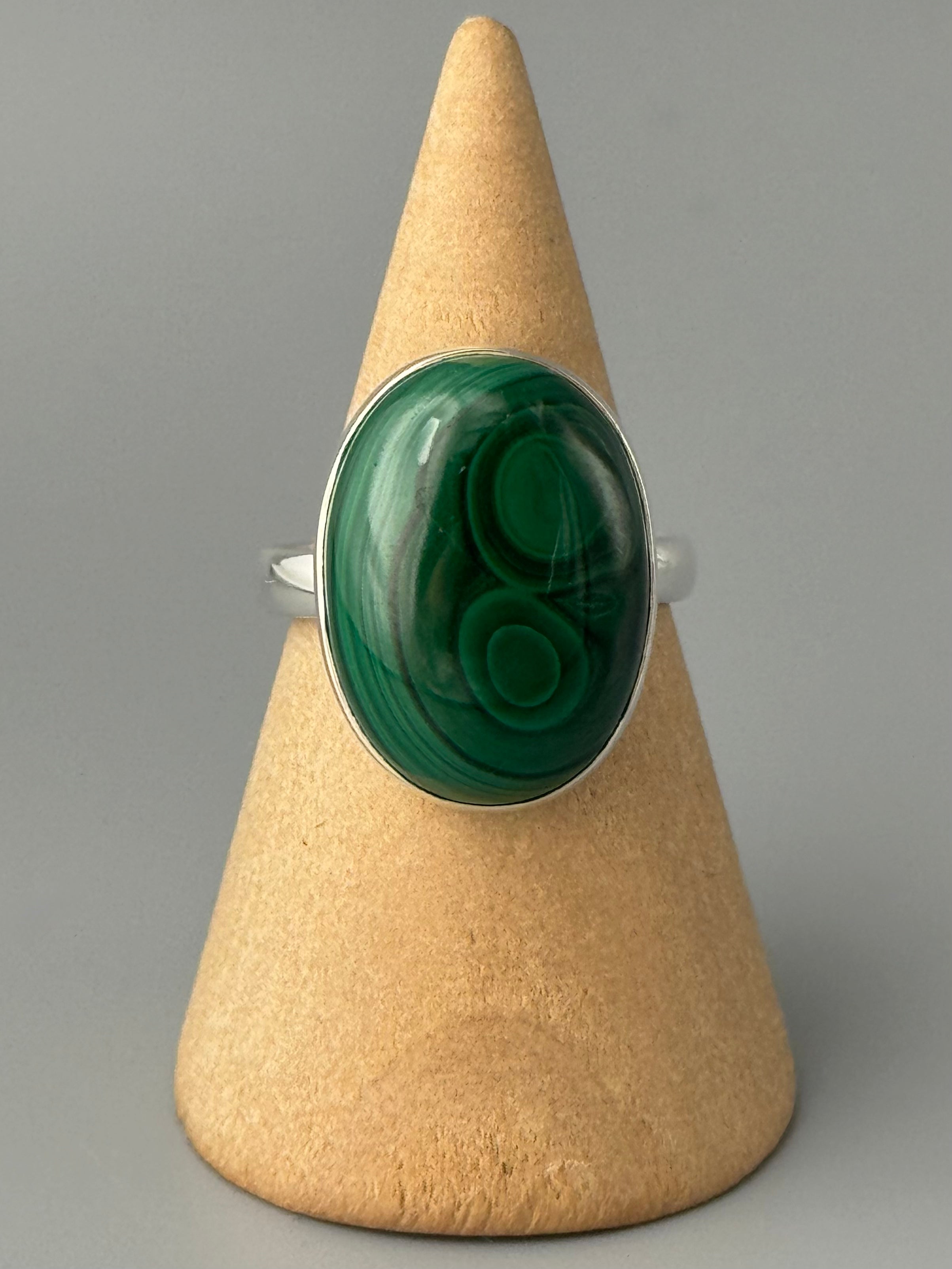•MALACHITE - OVAL• simple bezel silver ring (size 8)