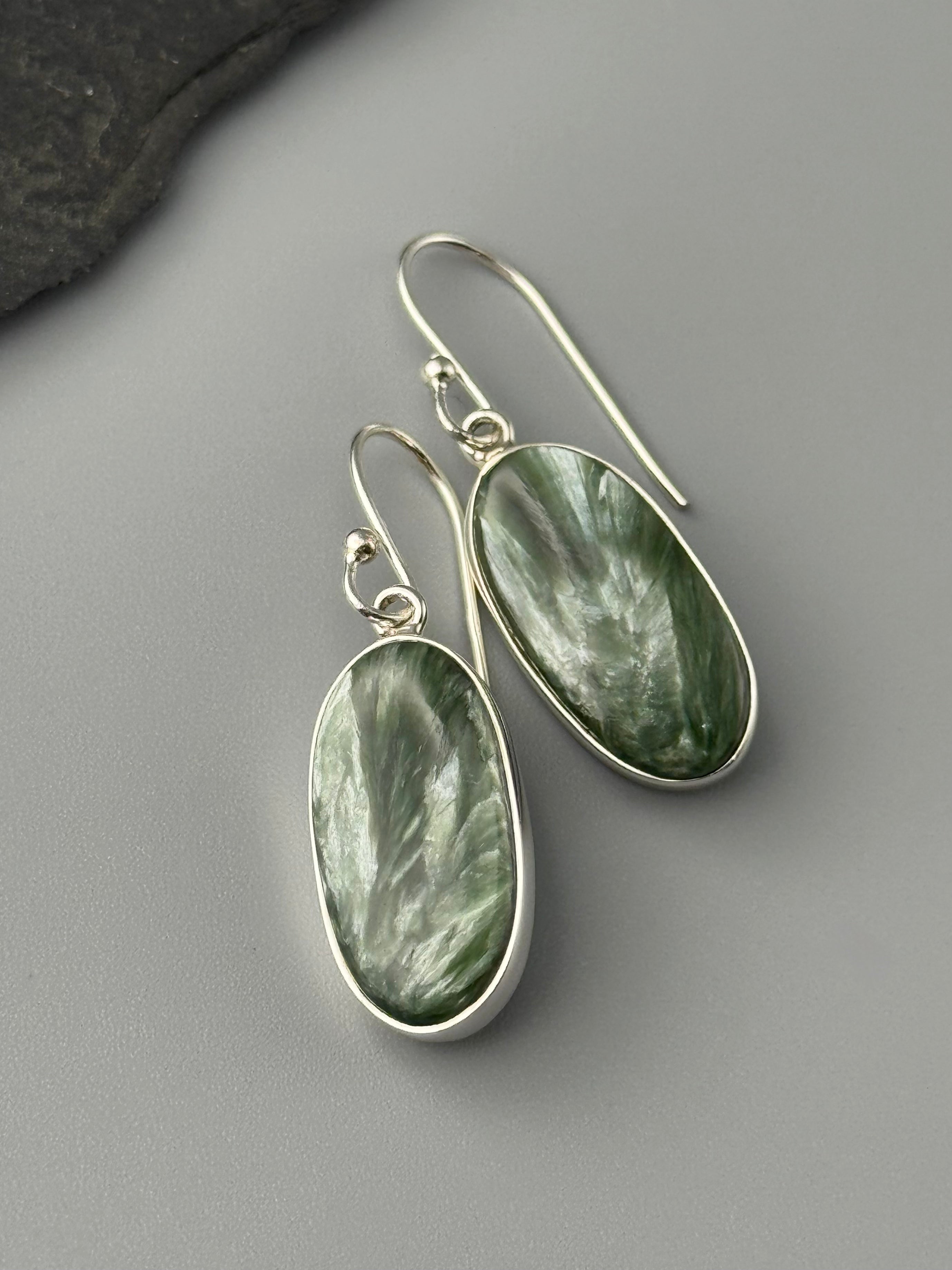•SERAPHINITE - OVAL• silver dangle earrings