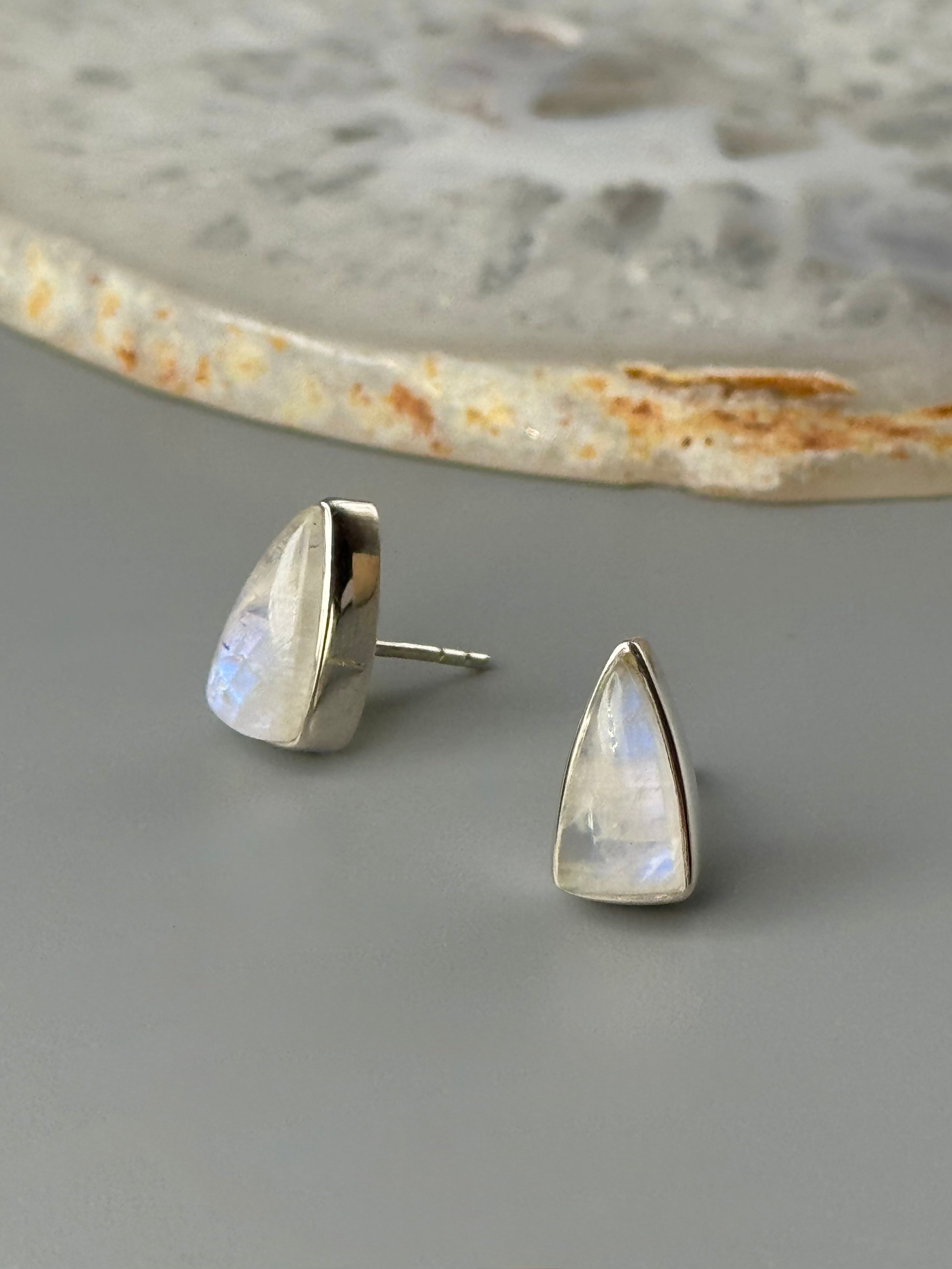 •RAINBOW MOONSTONE - FANG• silver bezel set stud earrings