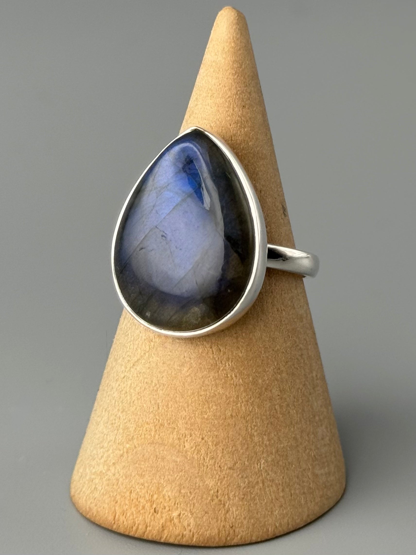 •LABRADORITE - SMALL TEAR• simple band silver ring (size 8)