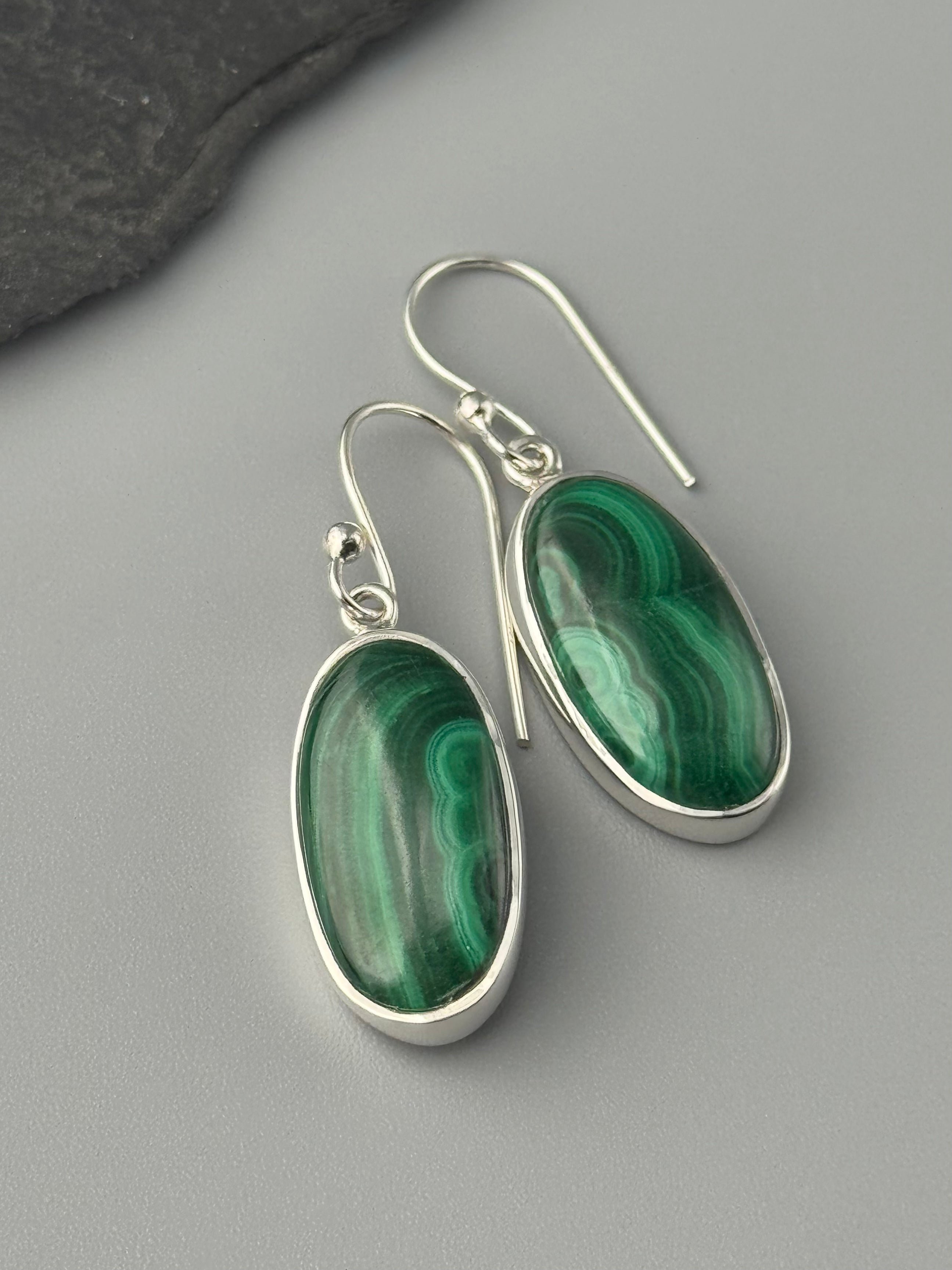 •MALACHITE - OVAL• silver dangle earrings