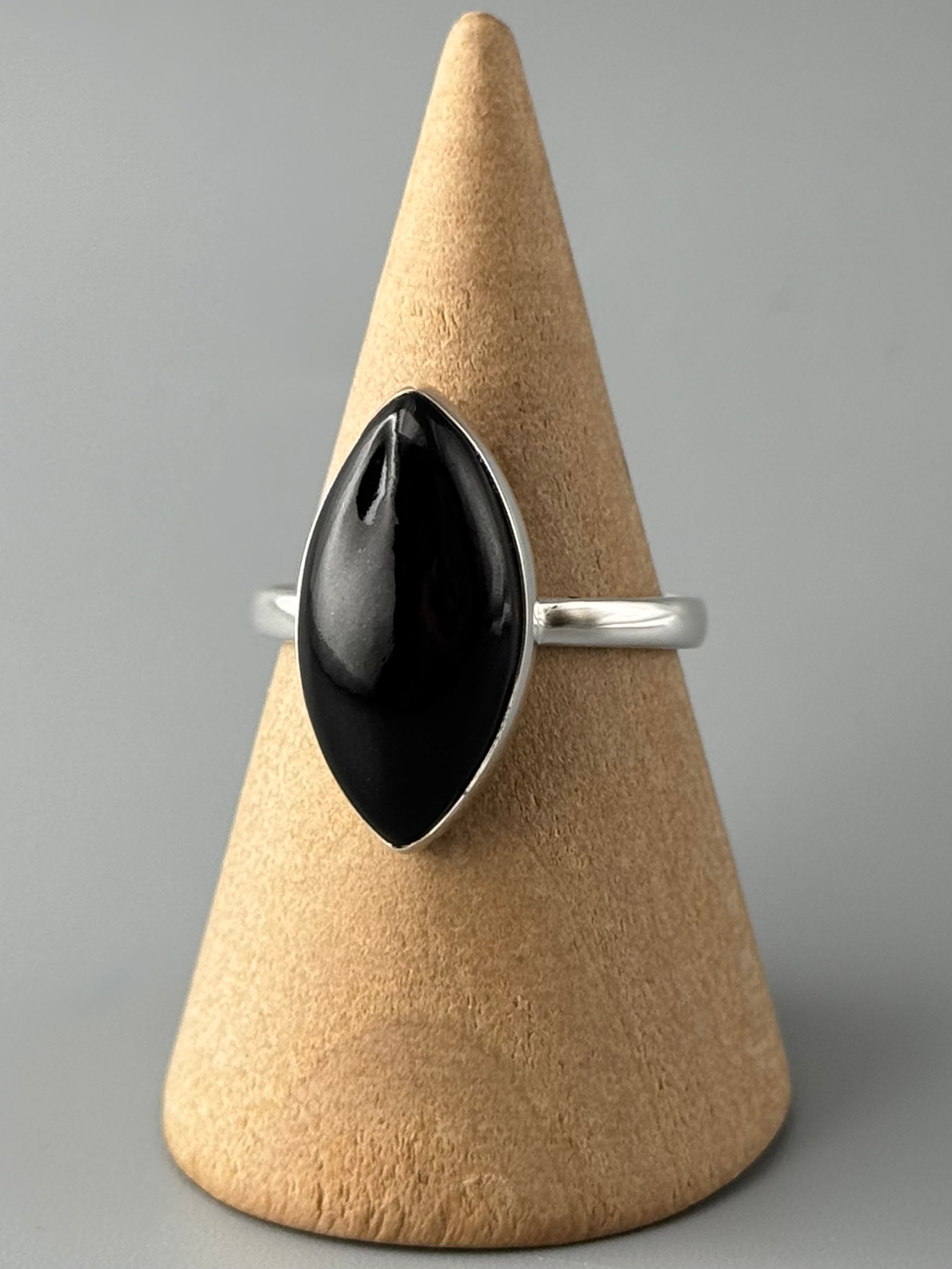 •BLACK ONYX - MARQUISE• simple band silver ring (size 9)