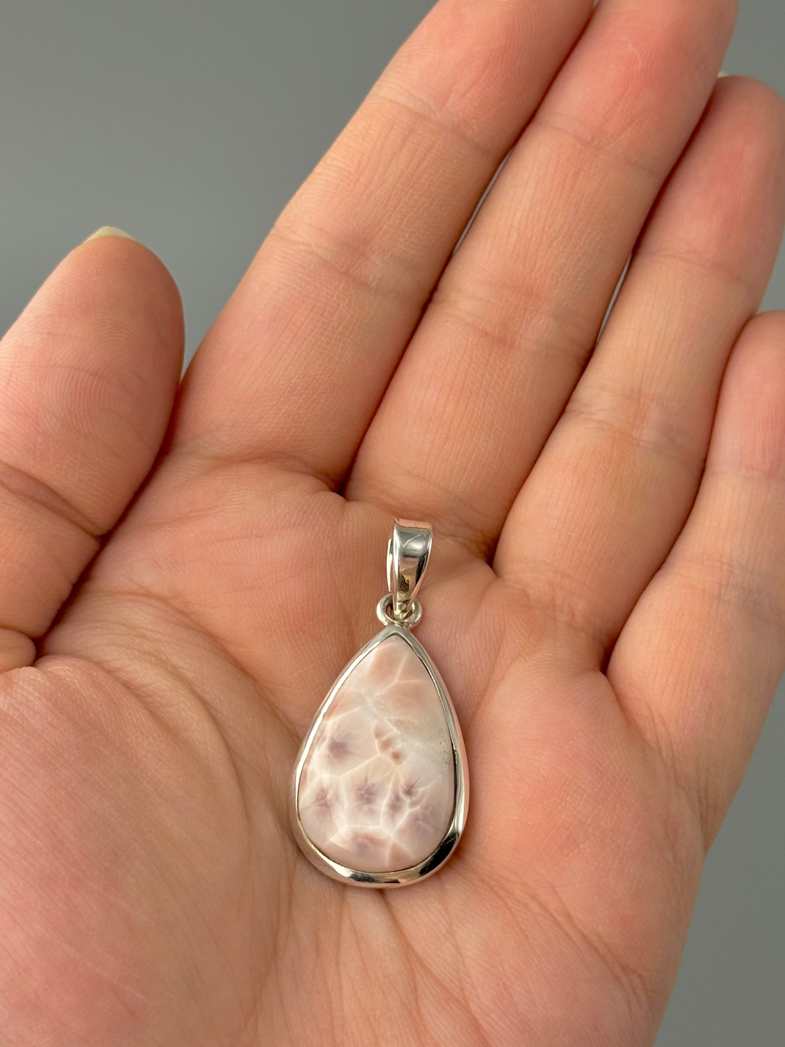 •THOMSONITE TEARDROP - SCALLOPED• sterling silver pendant