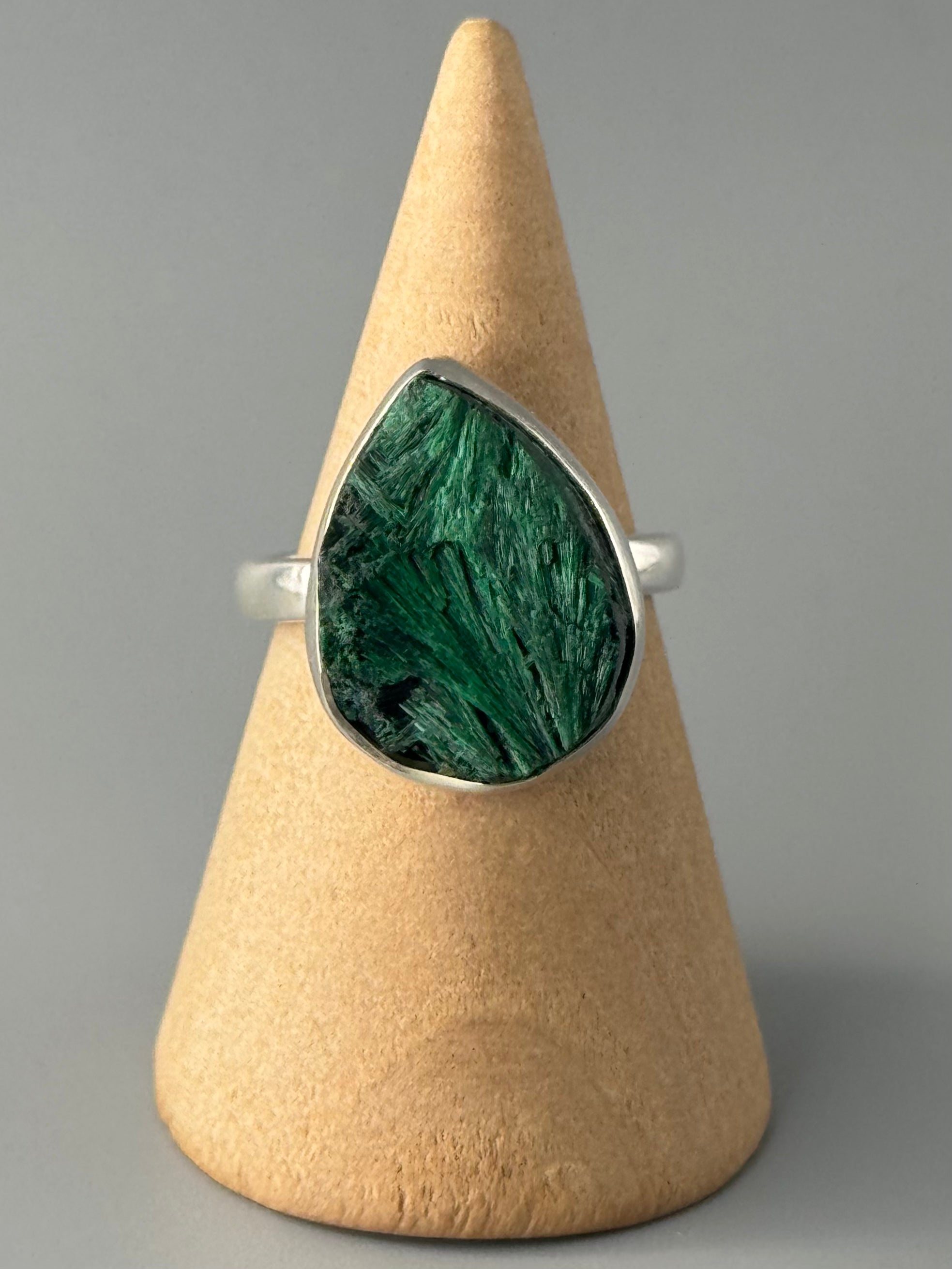 •FIBROUS MALACHITE - TEAR• simple bezel silver ring (various sizes)