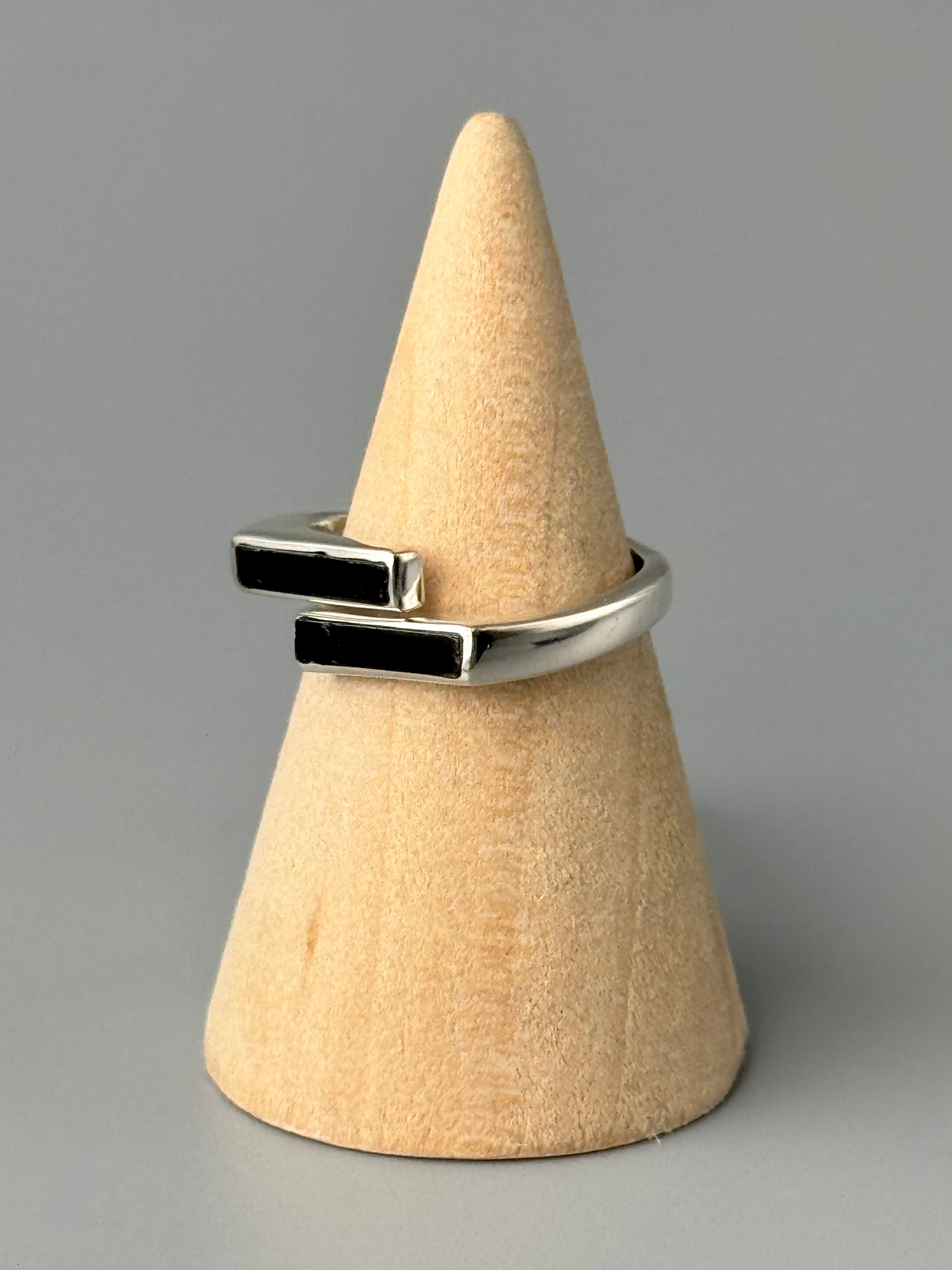 •BLACK TOURMALINE - LIL' BARS• adjustable silver ring