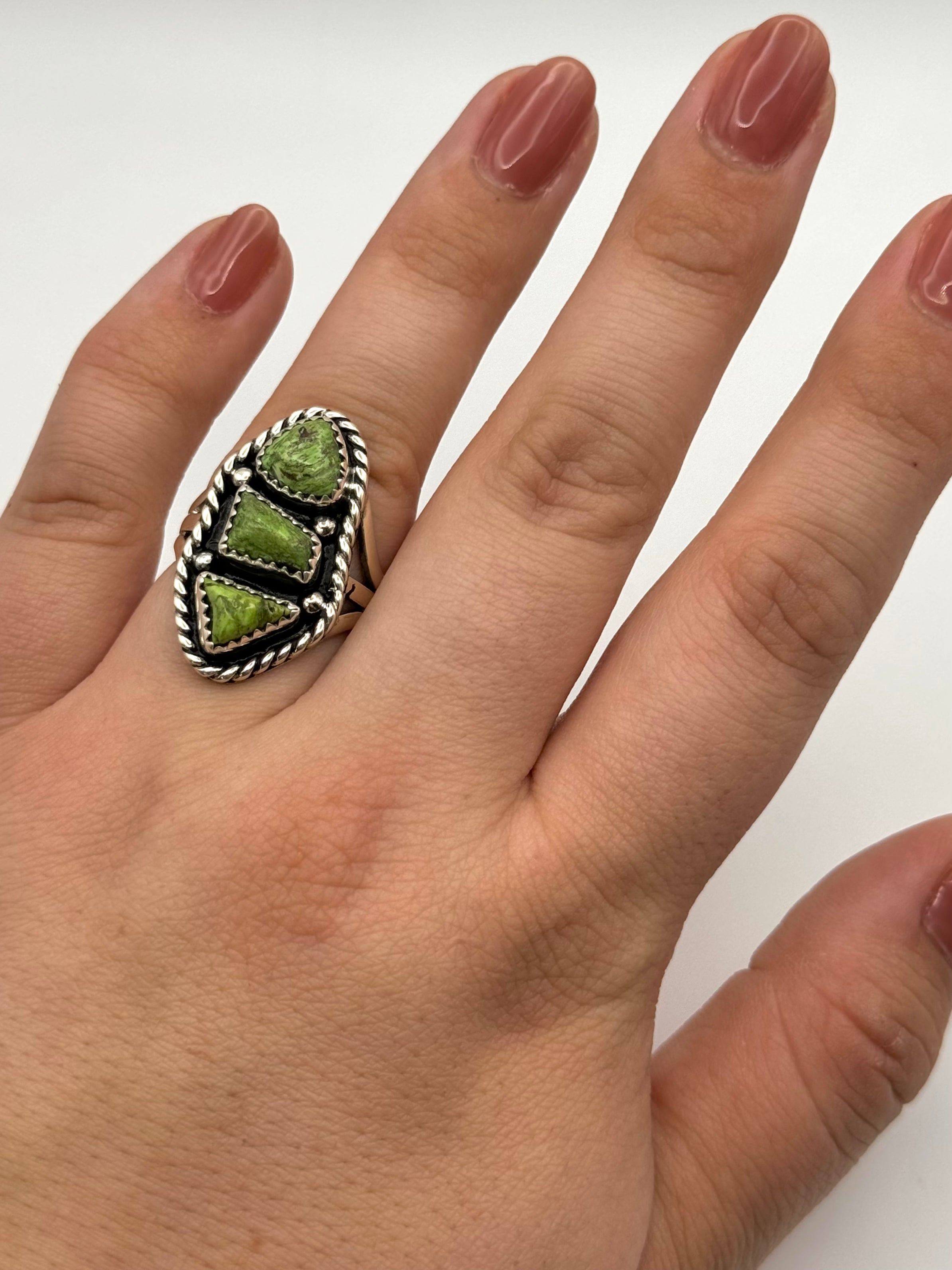 •GASPEITE - TÁÁ - 2• Navajo silver ring (size 8)