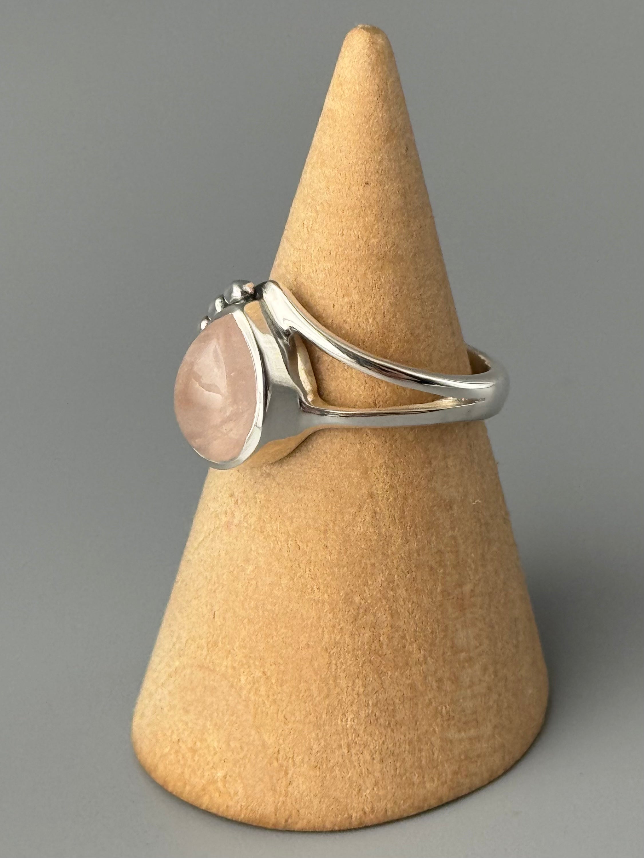 •ROSE QUARTZ - CINQUE• split band silver ring (various sizes)