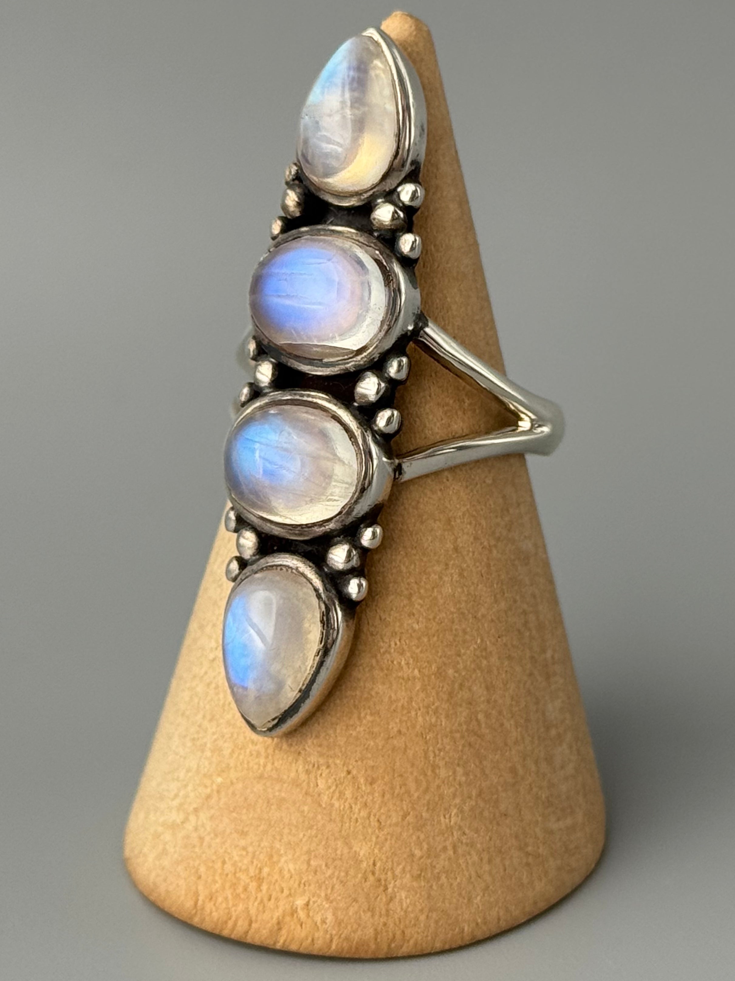 •RAINBOW MOONSTONE - LATITUDE• split band silver ring (size 7)