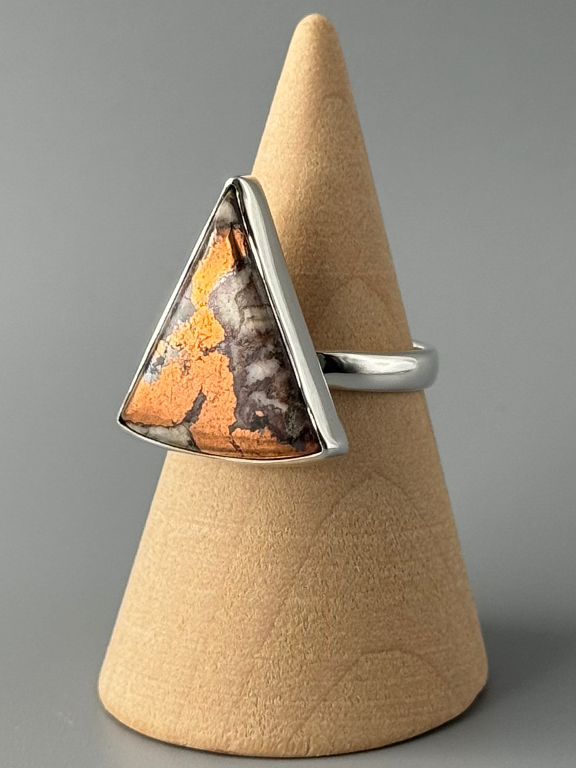 •COPPER IN MATRIX - TRIANGLE• simple bezel silver ring (size 7)