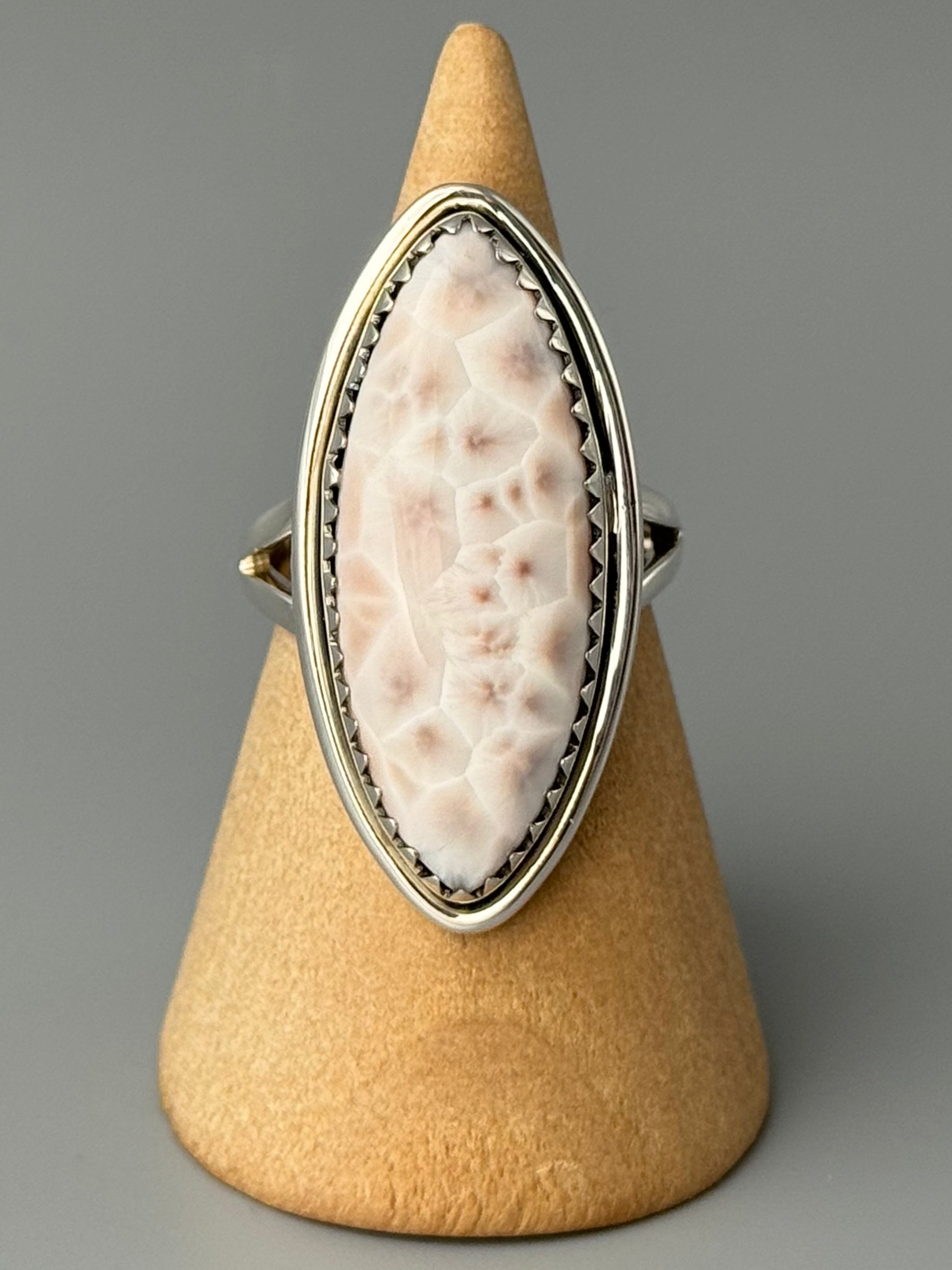 •THOMSONITE - EYE• serrated bezel silver ring (size 7.75)