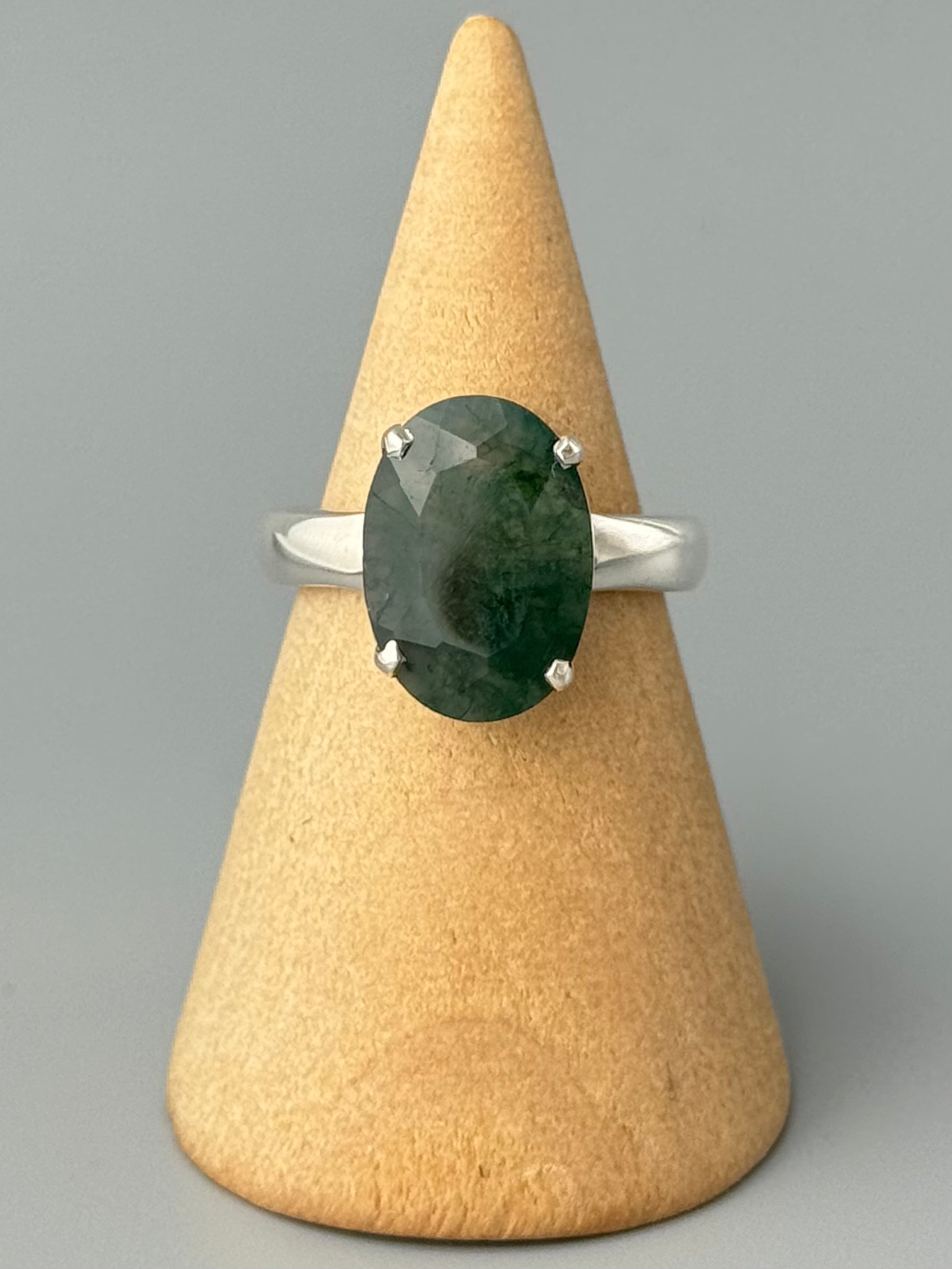 •FACETED MOSS AGATE - OVAL• prong set silver ring (size 8)