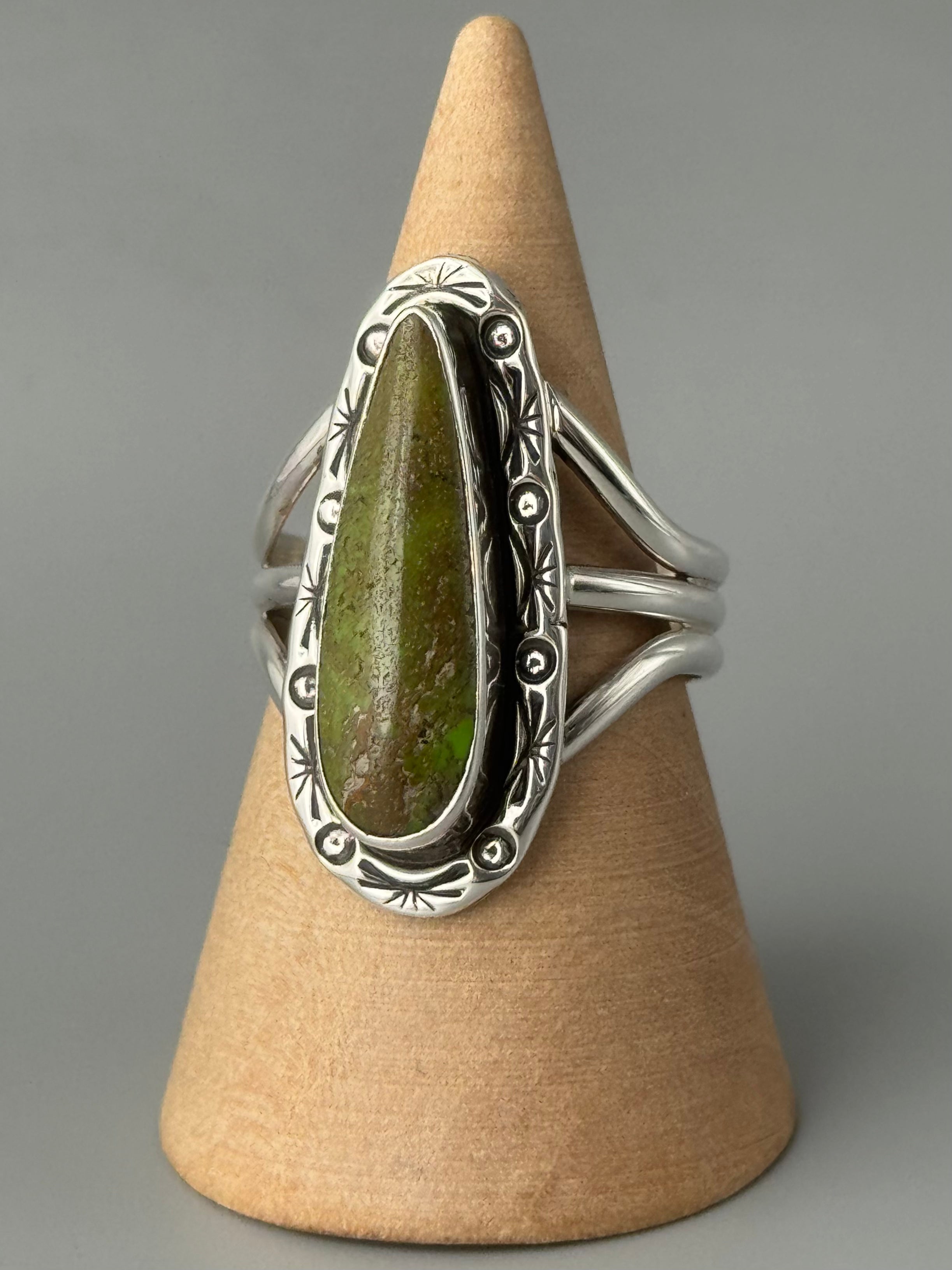 •GASPEITE - SHÁ• Navajo silver ring (size 10)